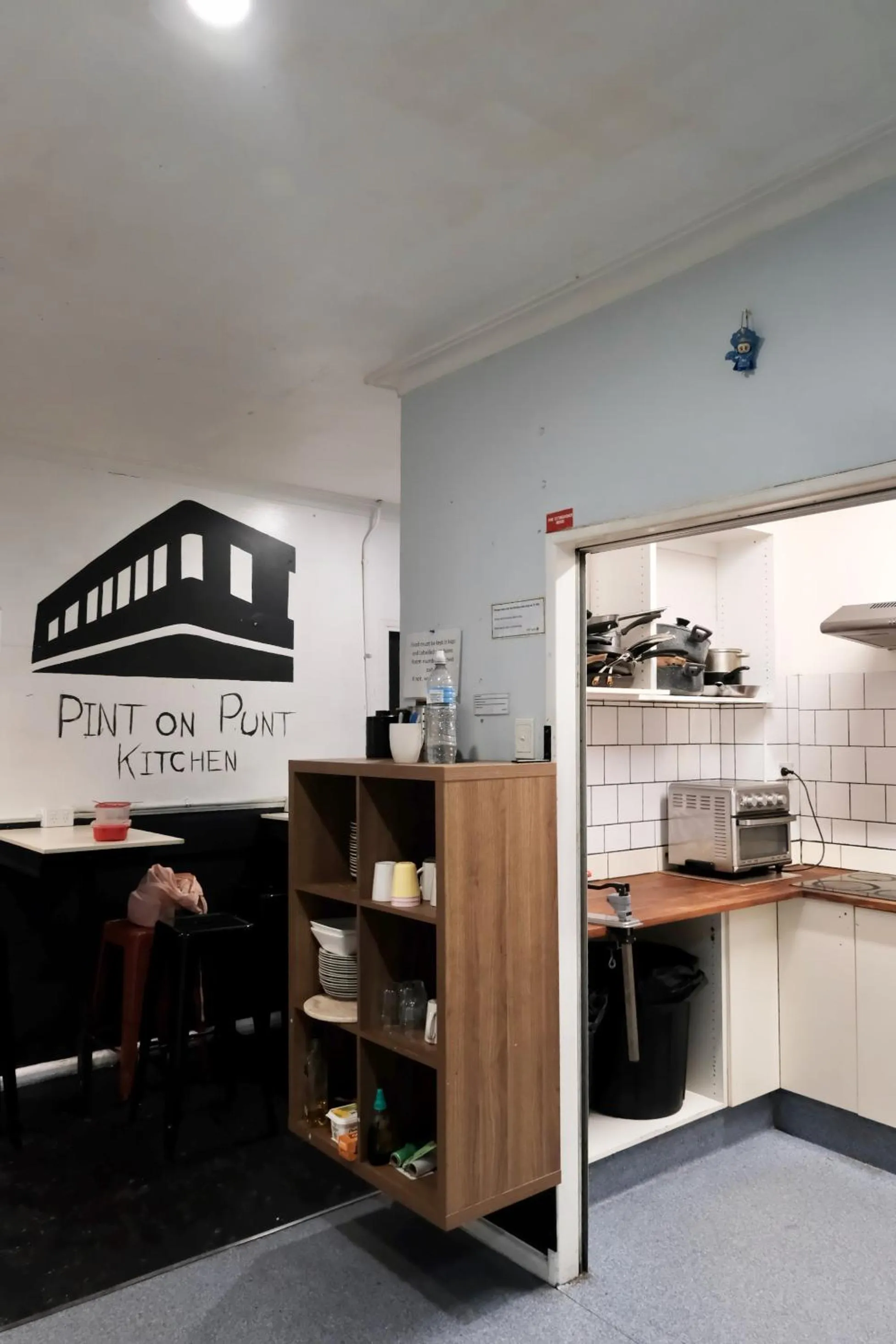 Kitchen or kitchenette in Pint On Punt Backpackers