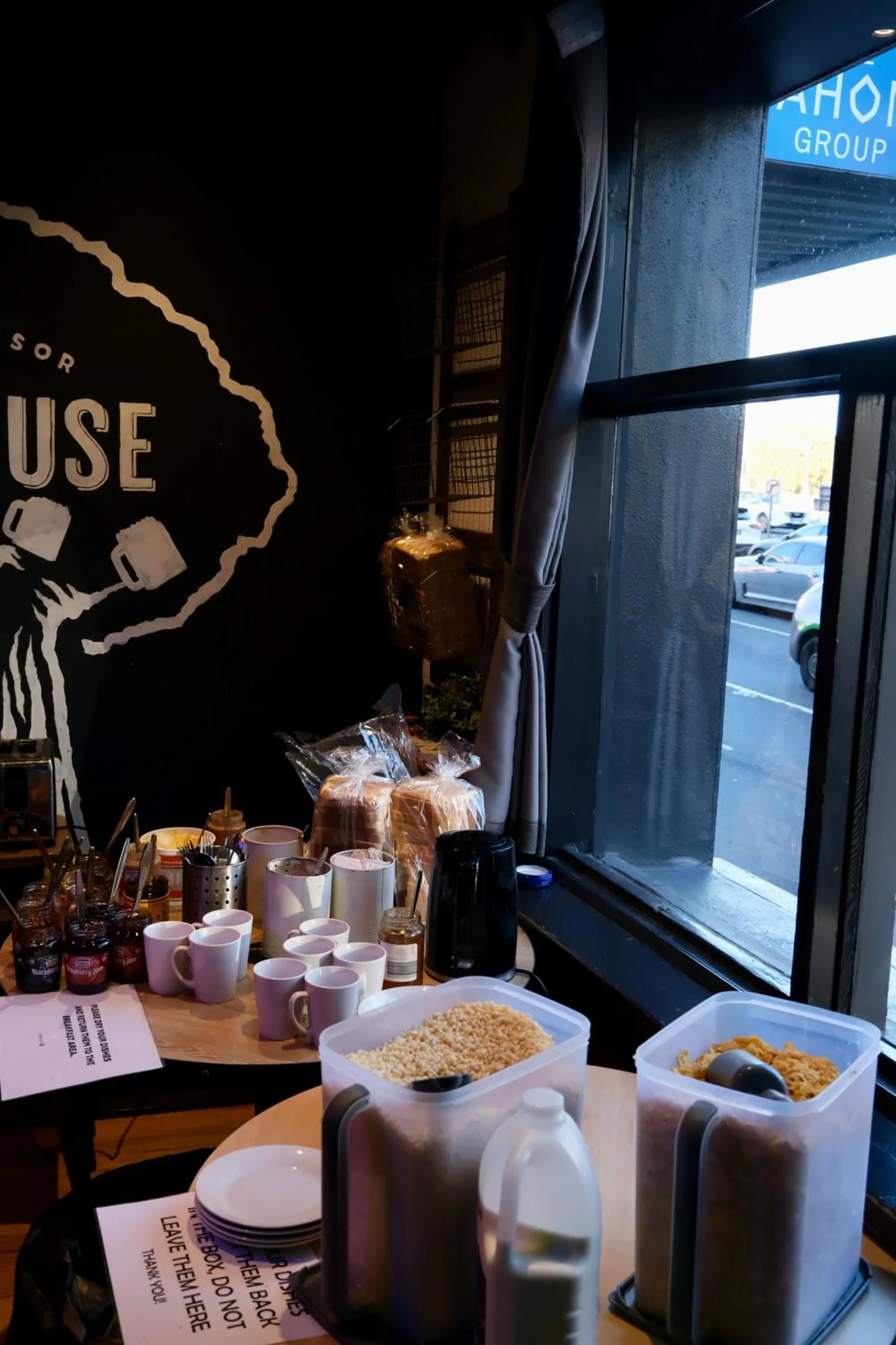 Restaurant/places to eat in Pint On Punt Backpackers