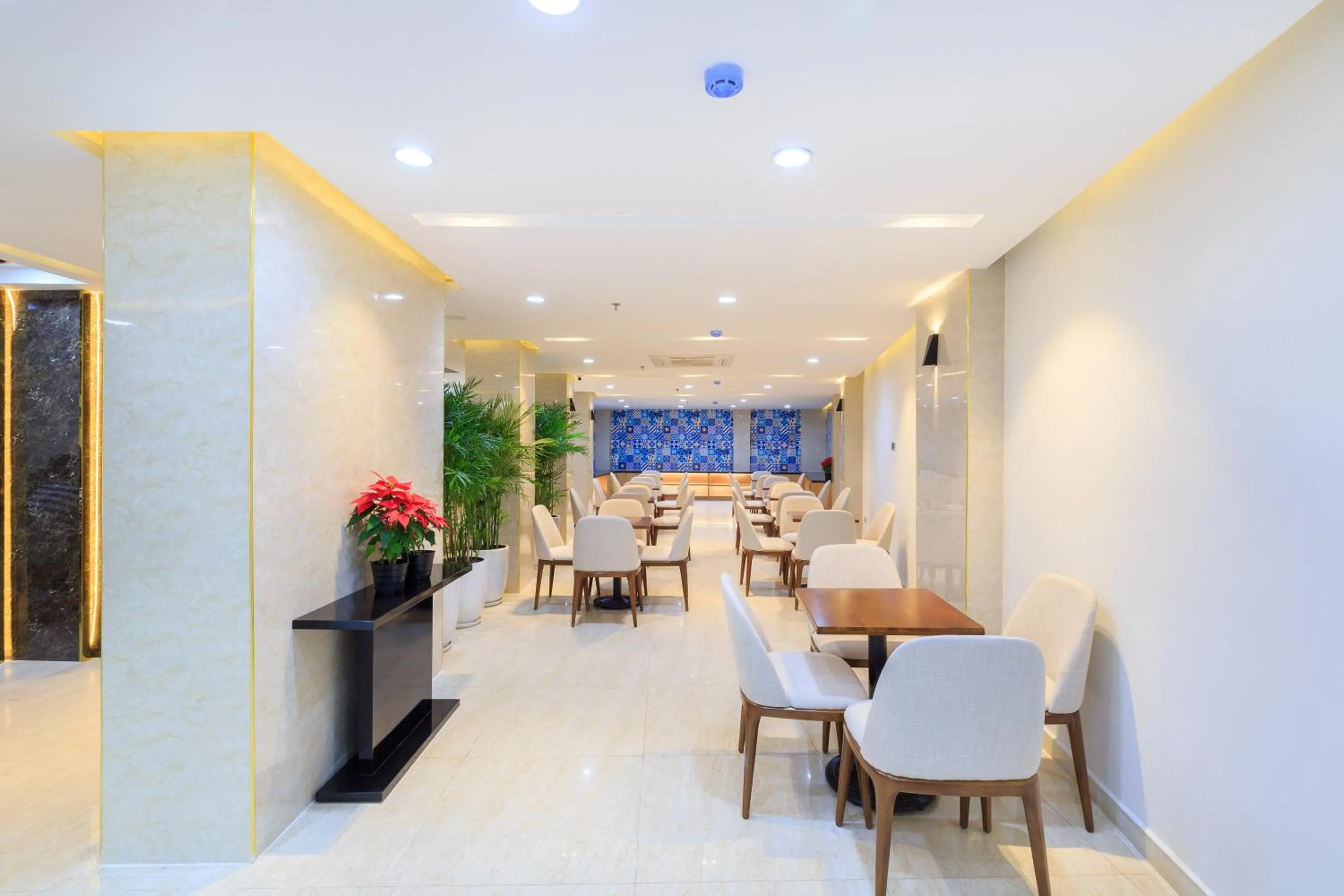 Restaurant/places to eat in Cozrum Lux Hotel