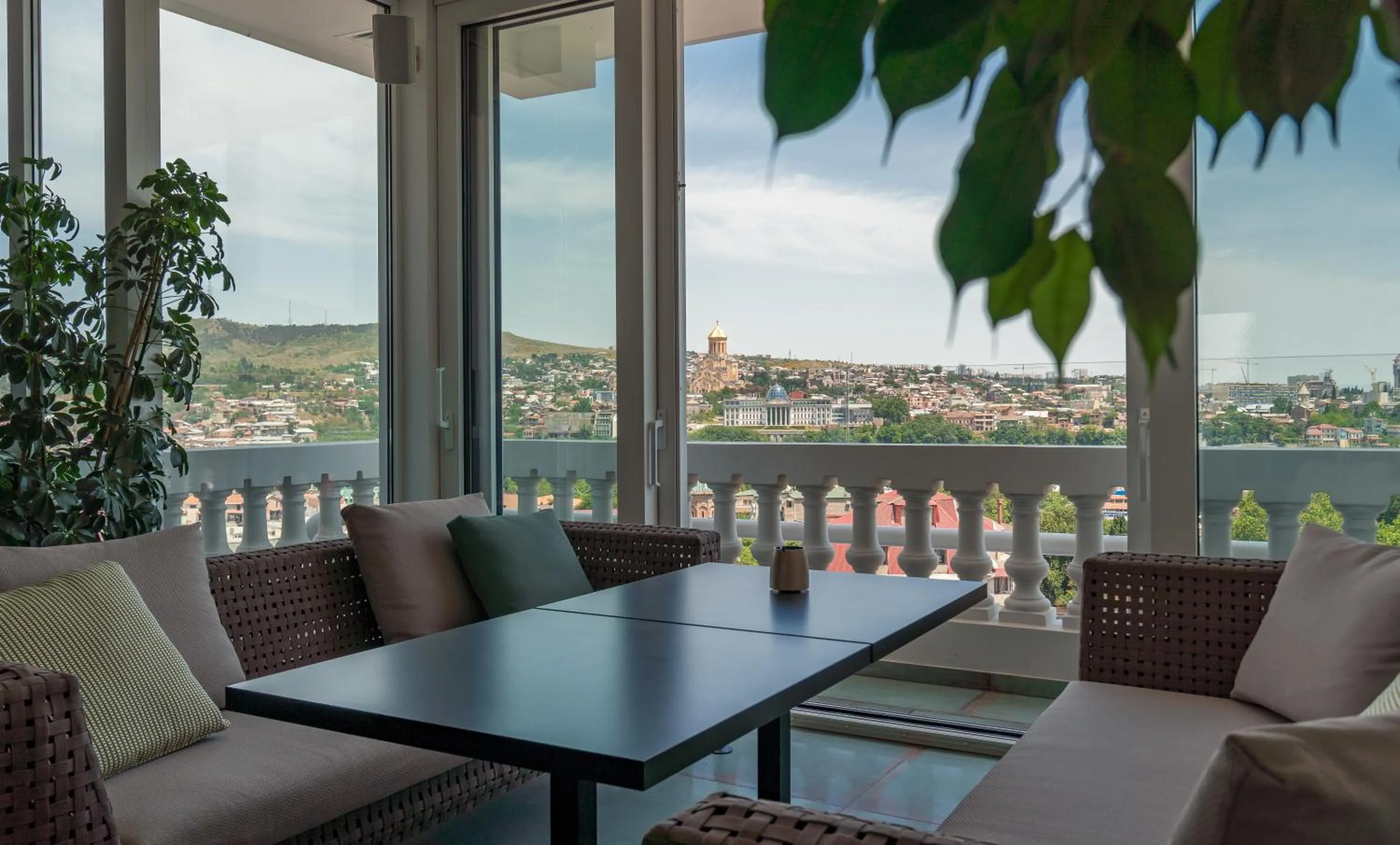 Restaurant/places to eat in Monograph Freedom Square