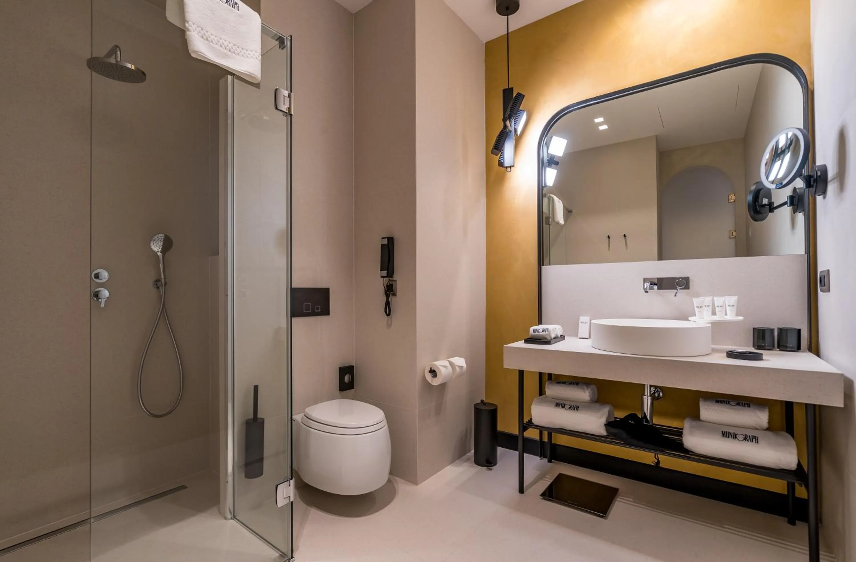 Shower in Monograph Freedom Square