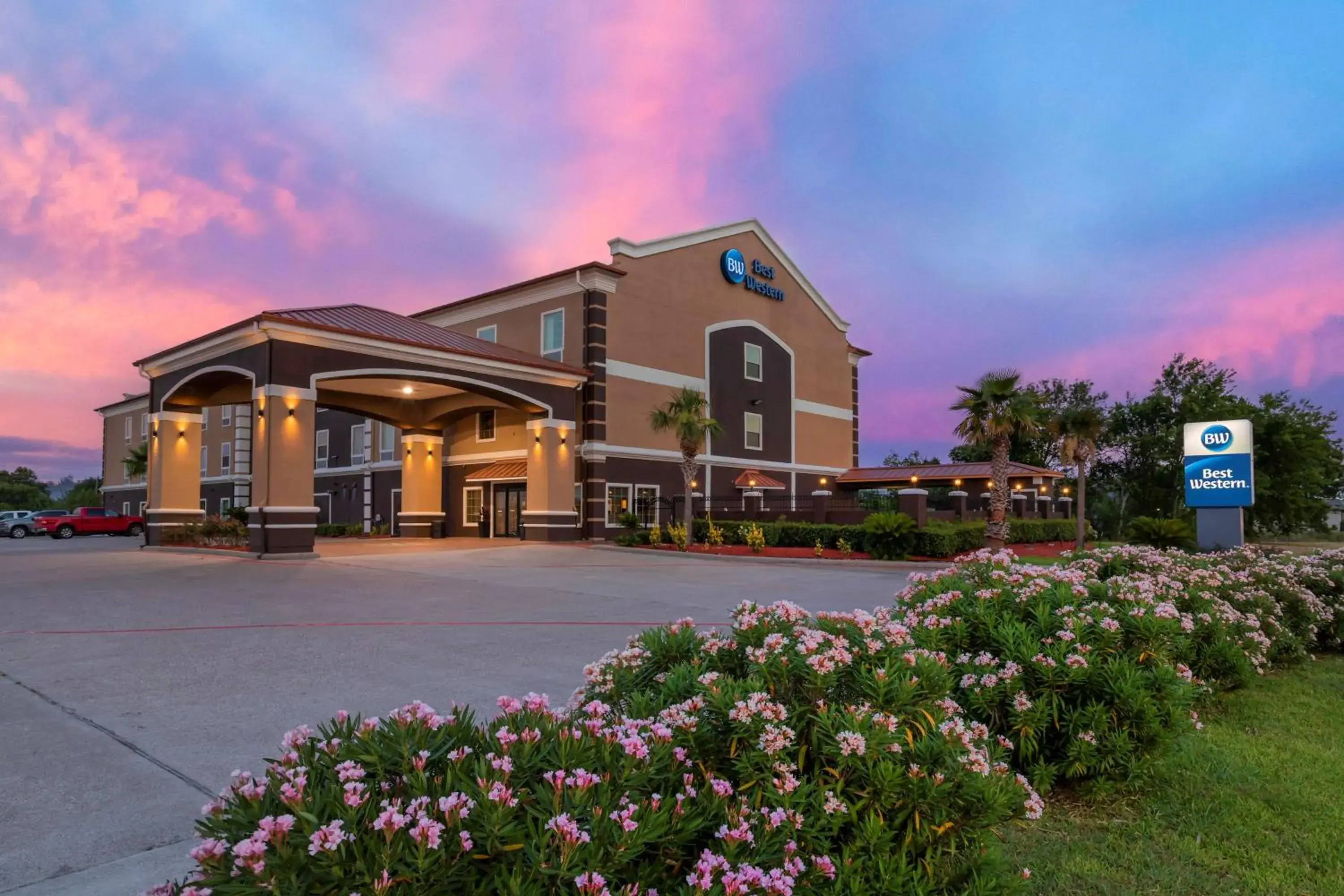 Property building in Best Western Texas City Property building in Best Western Texas City