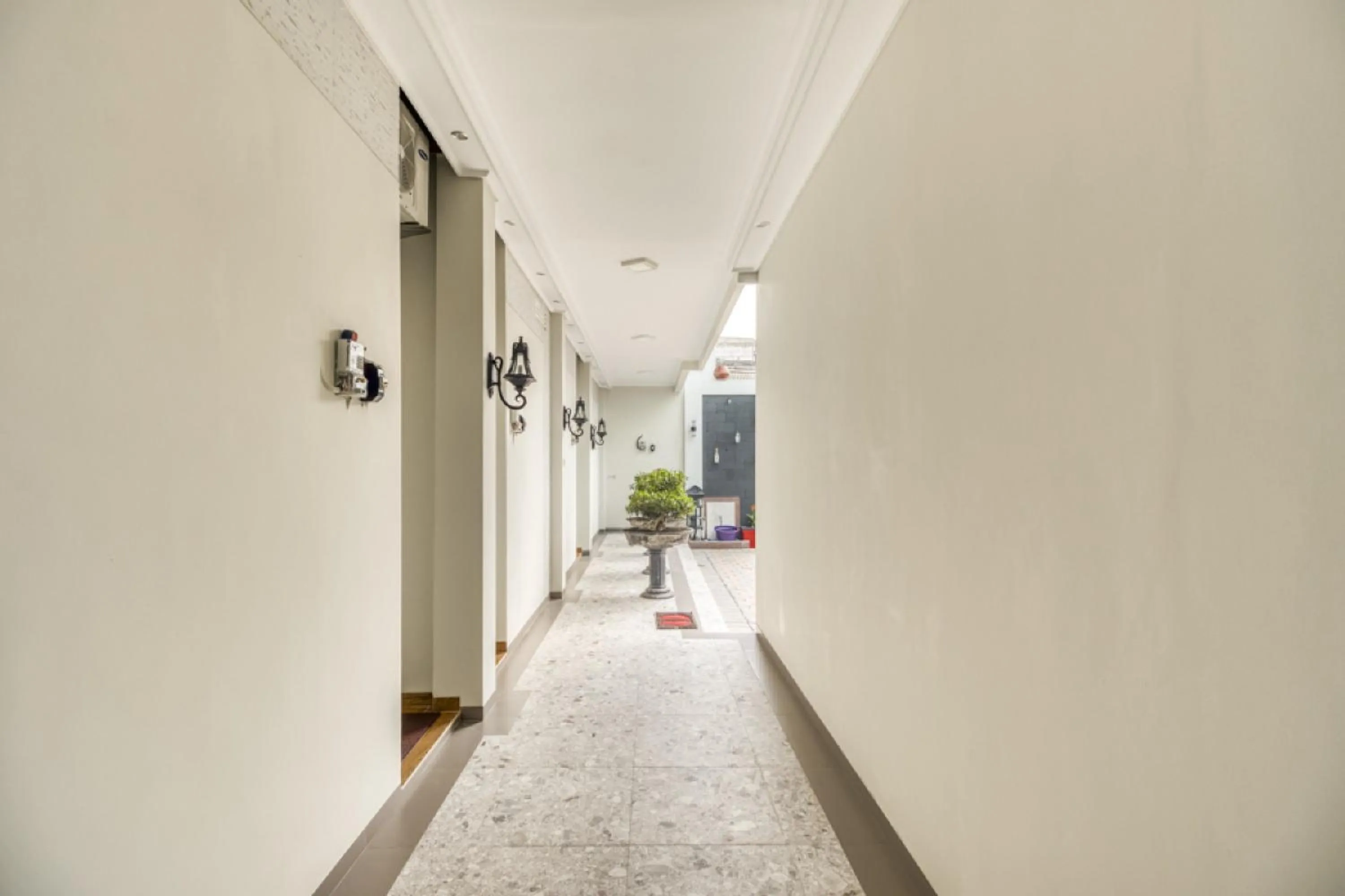 RedDoorz Plus near Gembira Loka Zoo 2