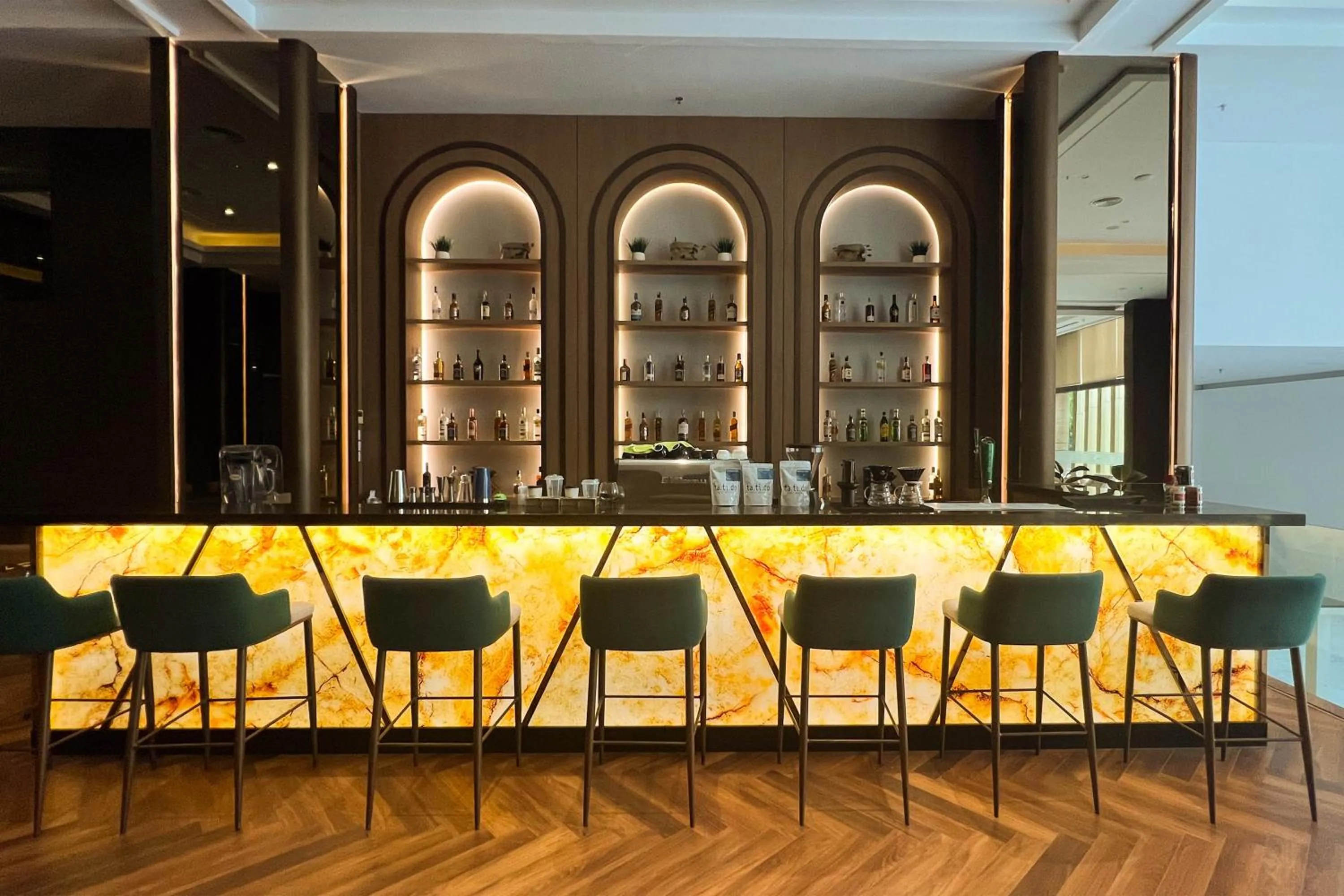 Lounge or bar in Asialink Hotel Batam by Prasanthi