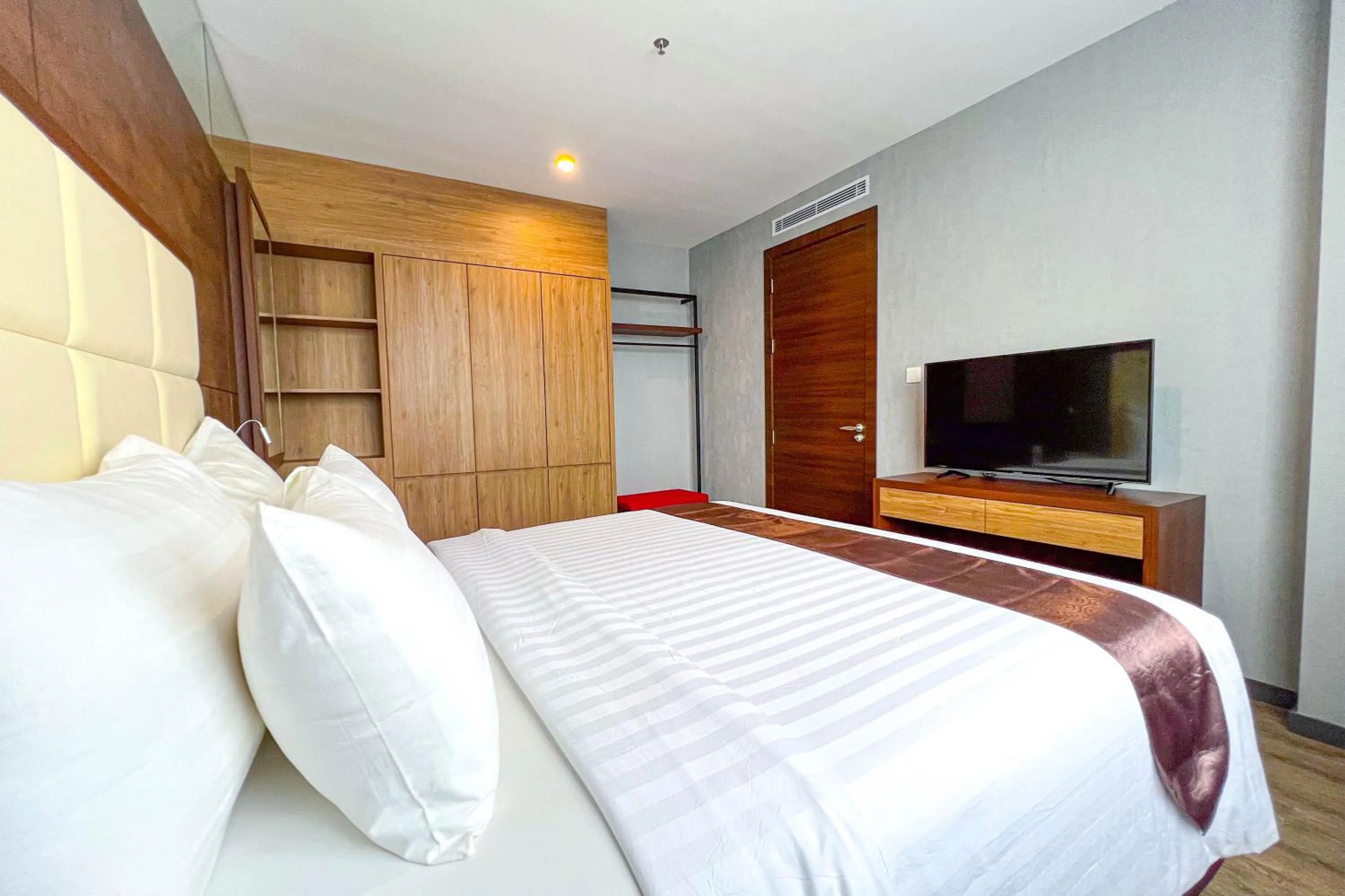 Bed in Asialink Hotel Batam by Prasanthi