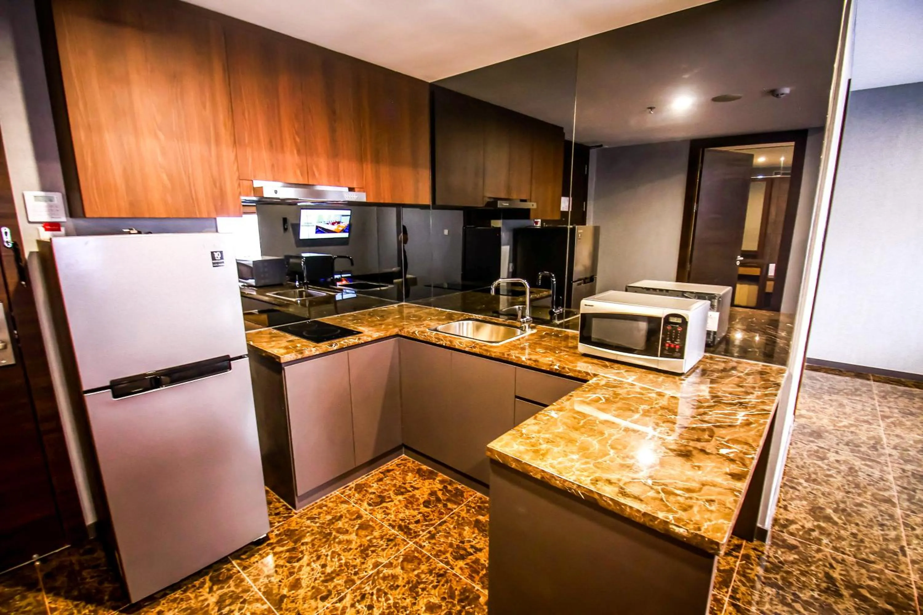 Kitchen or kitchenette in Asialink Hotel Batam by Prasanthi
