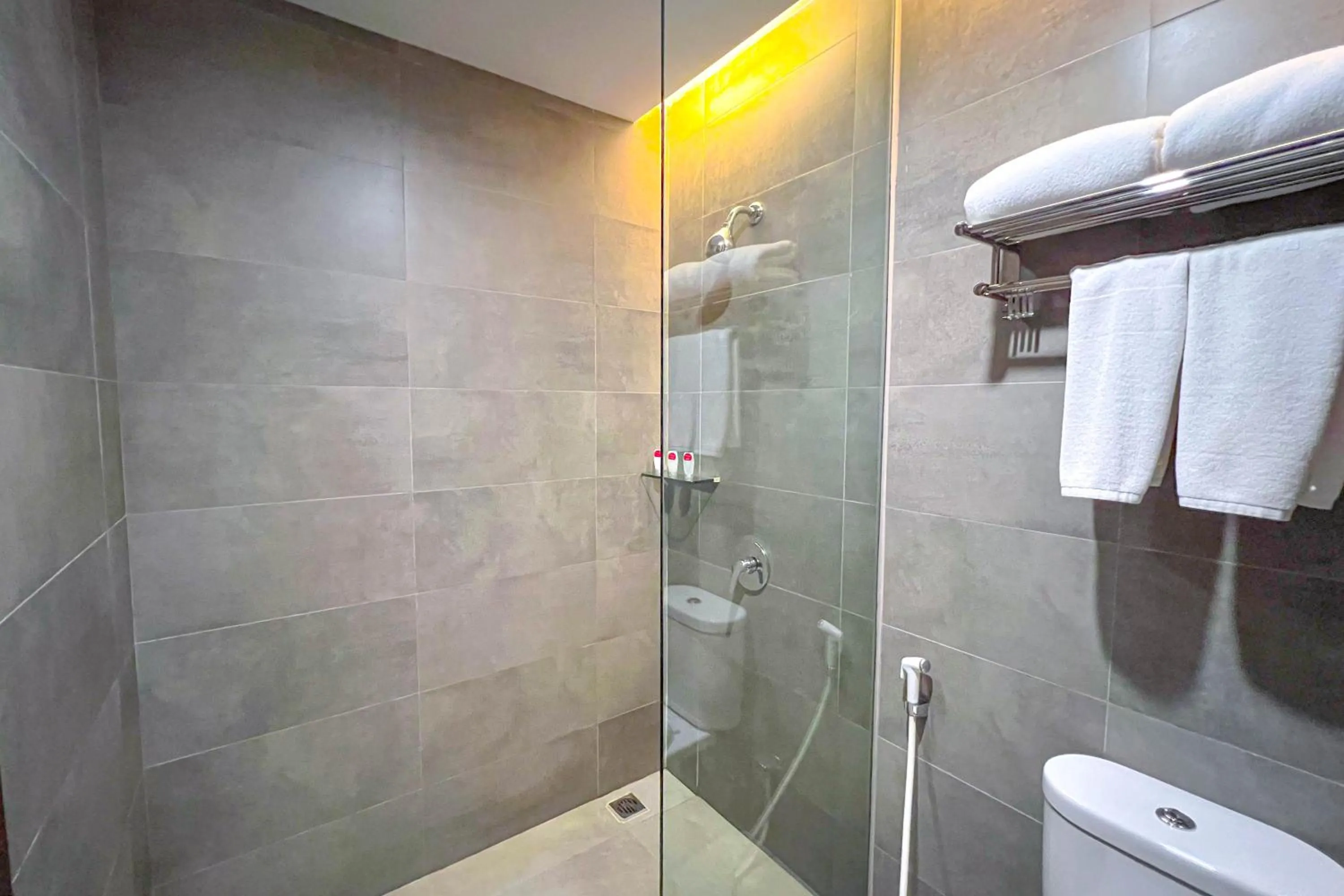 Bathroom in Asialink Hotel Batam by Prasanthi