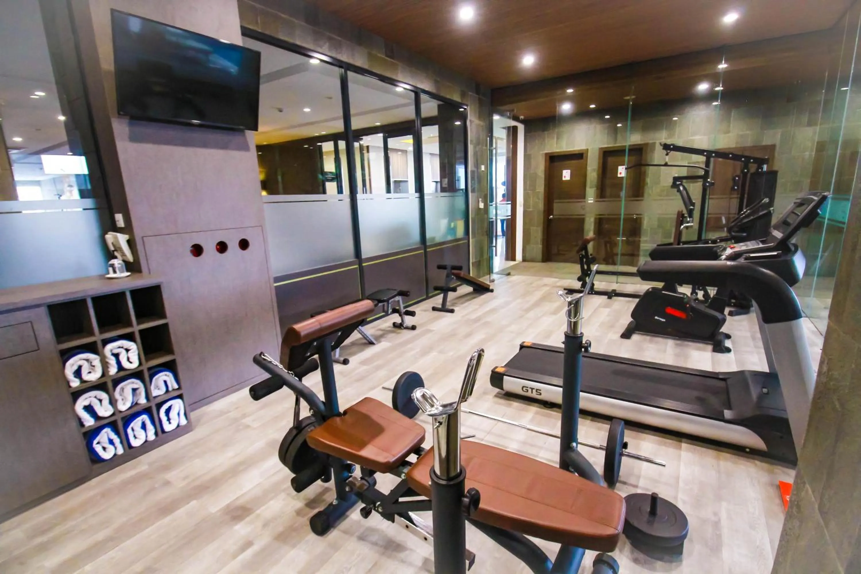 Fitness centre/facilities in Asialink Hotel Batam by Prasanthi
