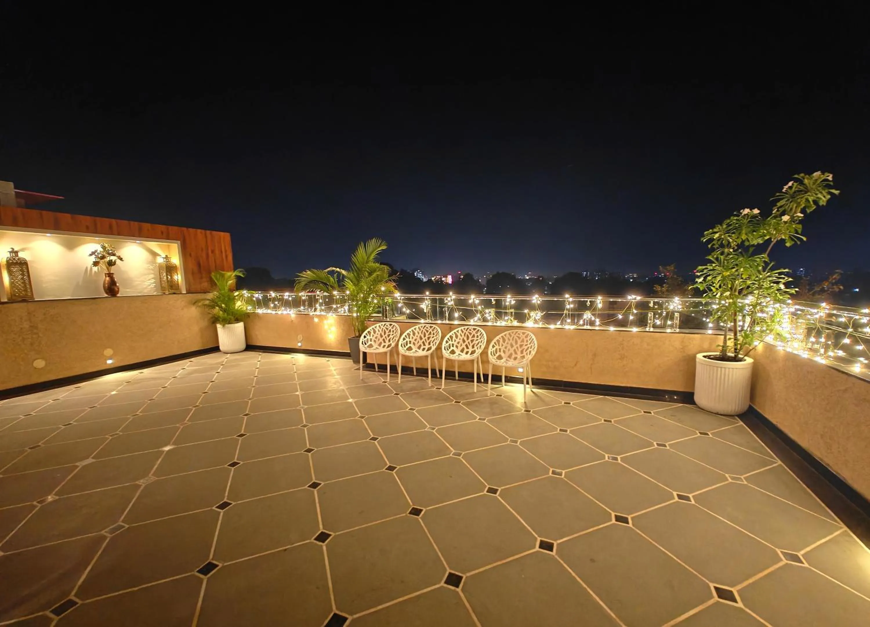 Property building in Opulence Inn - 500 Meters From Railway Station