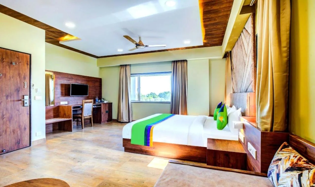 Bedroom, Bed in Opulence Inn - 500 Meters From Railway Station