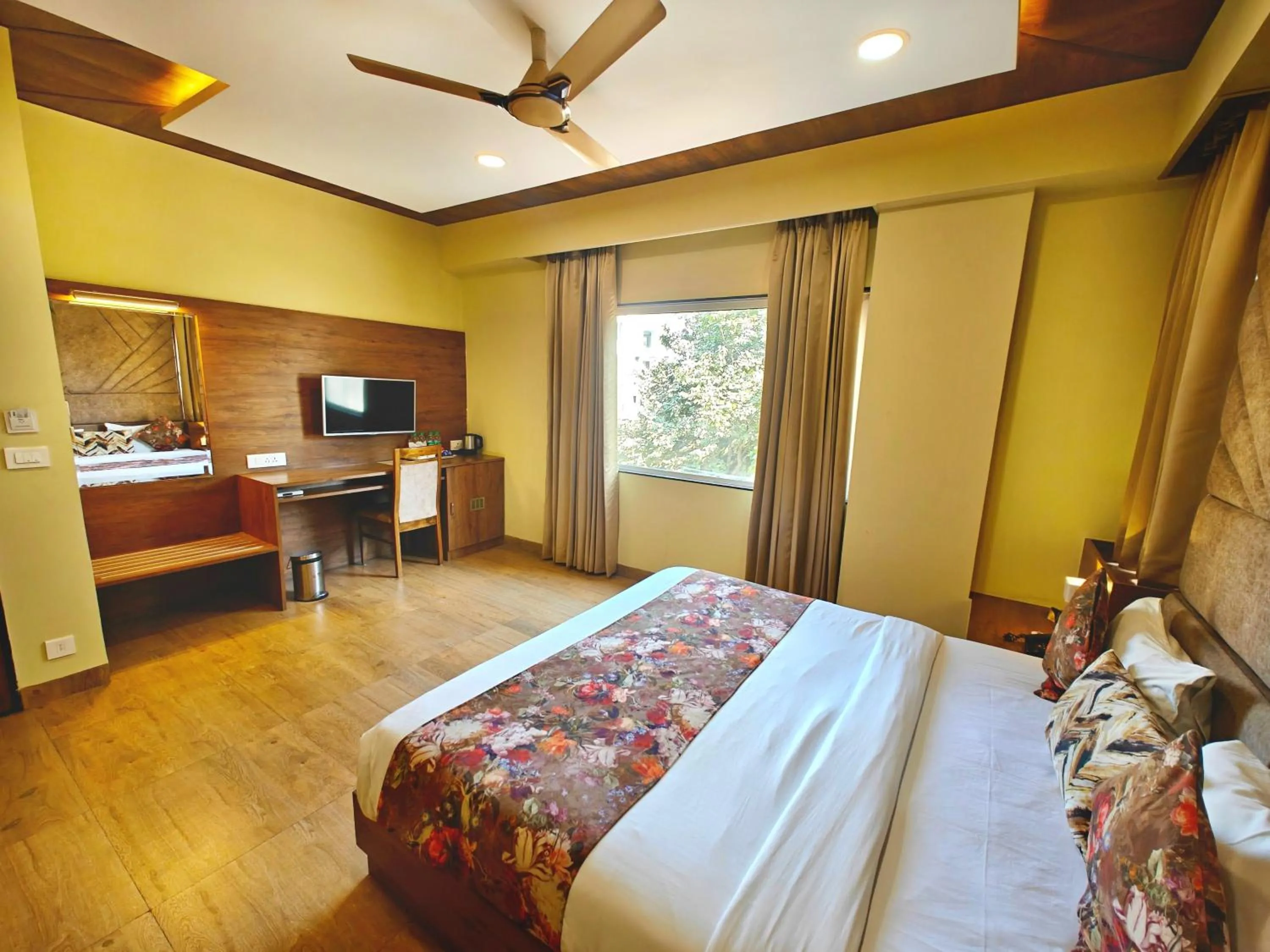 Bedroom, Bed in Opulence Inn - 500 Meters From Railway Station