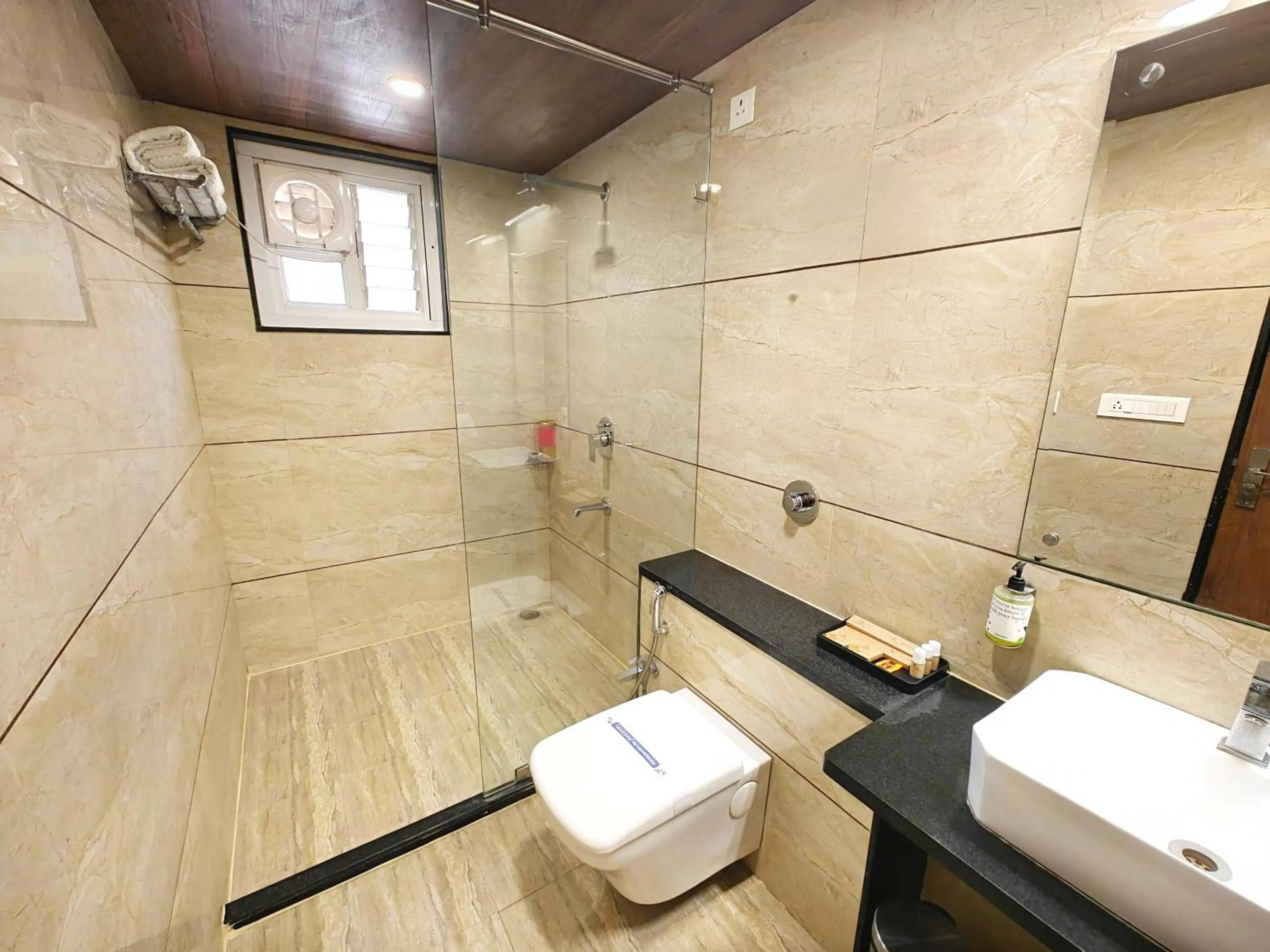 Bathroom in Opulence Inn - 500 Meters From Railway Station