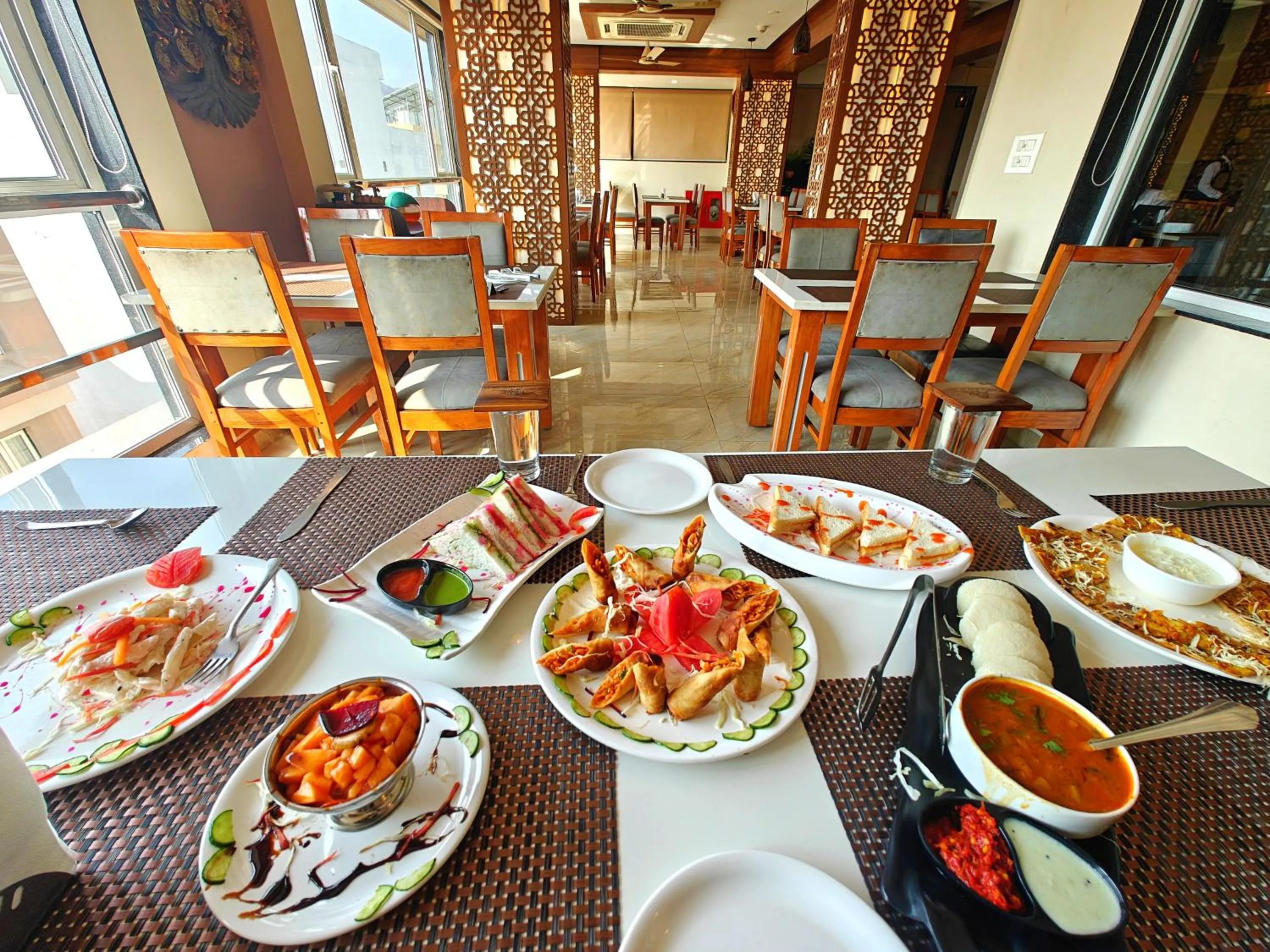 Restaurant/places to eat in Opulence Inn - 500 Meters From Railway Station