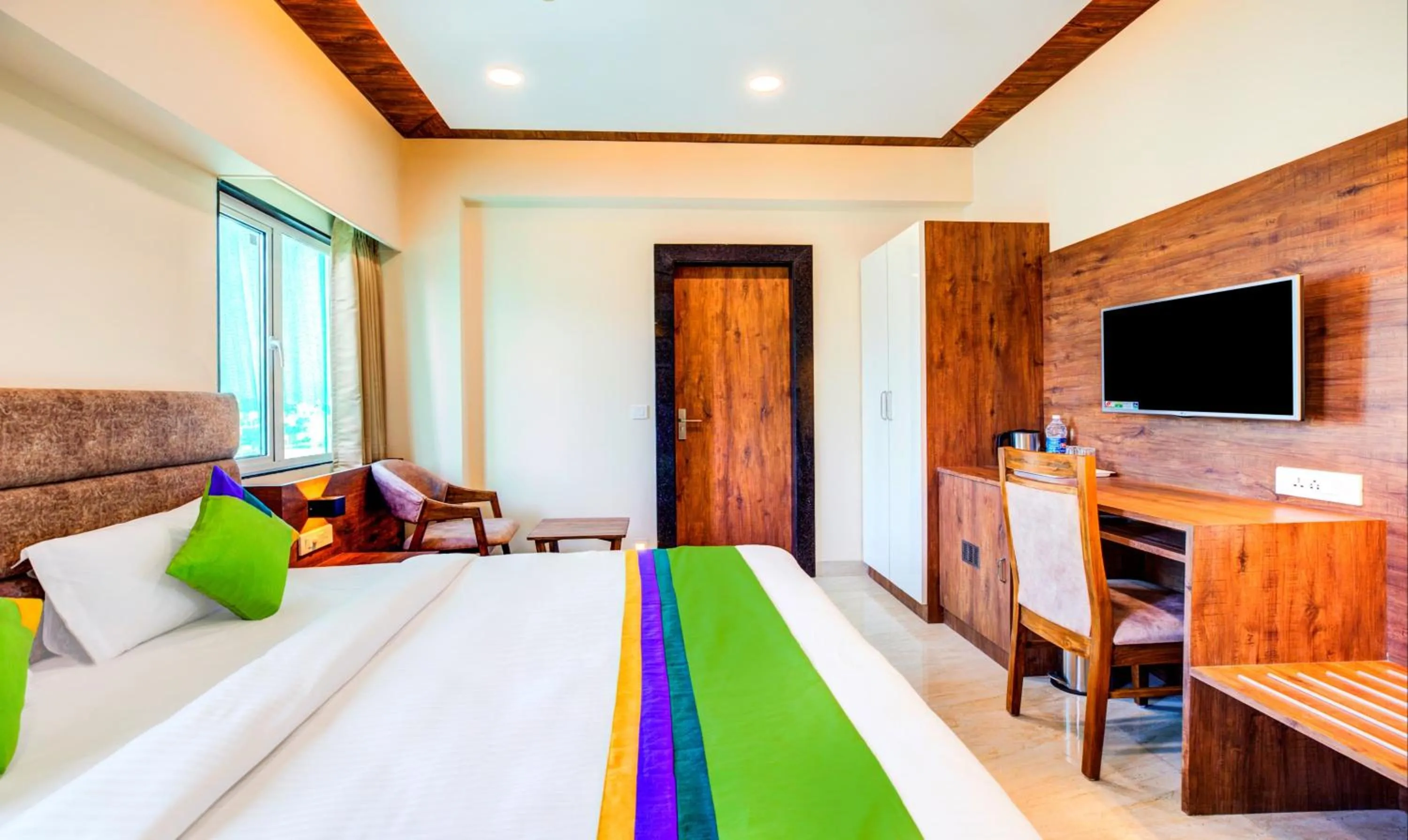 Bedroom, Bed in Opulence Inn - 500 Meters From Railway Station