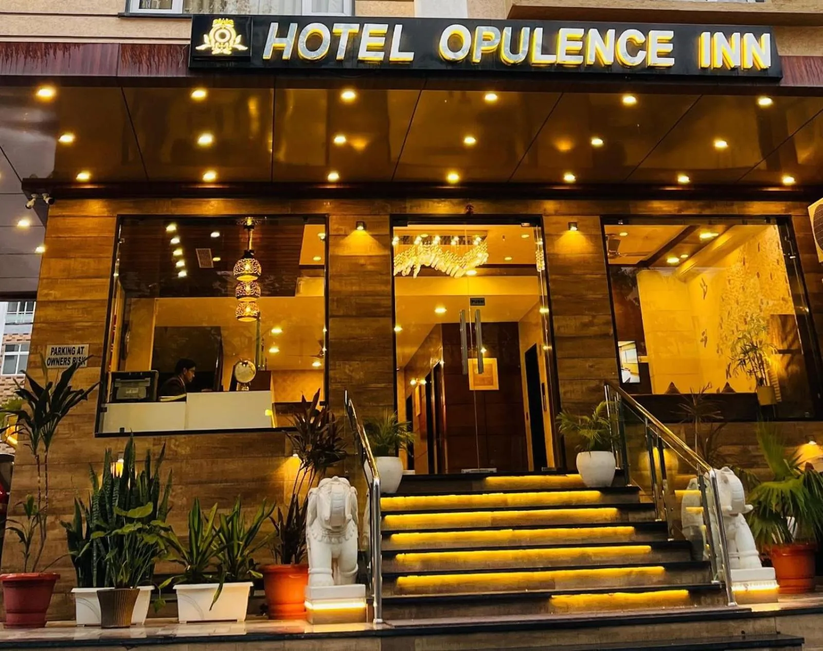 Facade/entrance in Opulence Inn - 500 Meters From Railway Station