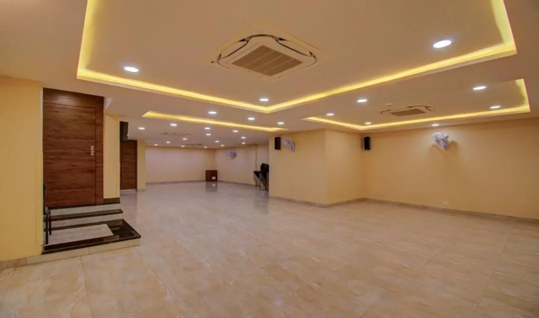 Meeting/conference room in Opulence Inn - 500 Meters From Railway Station