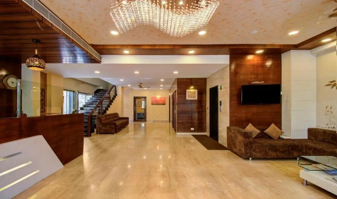 Lobby or reception in Opulence Inn - 500 Meters From Railway Station