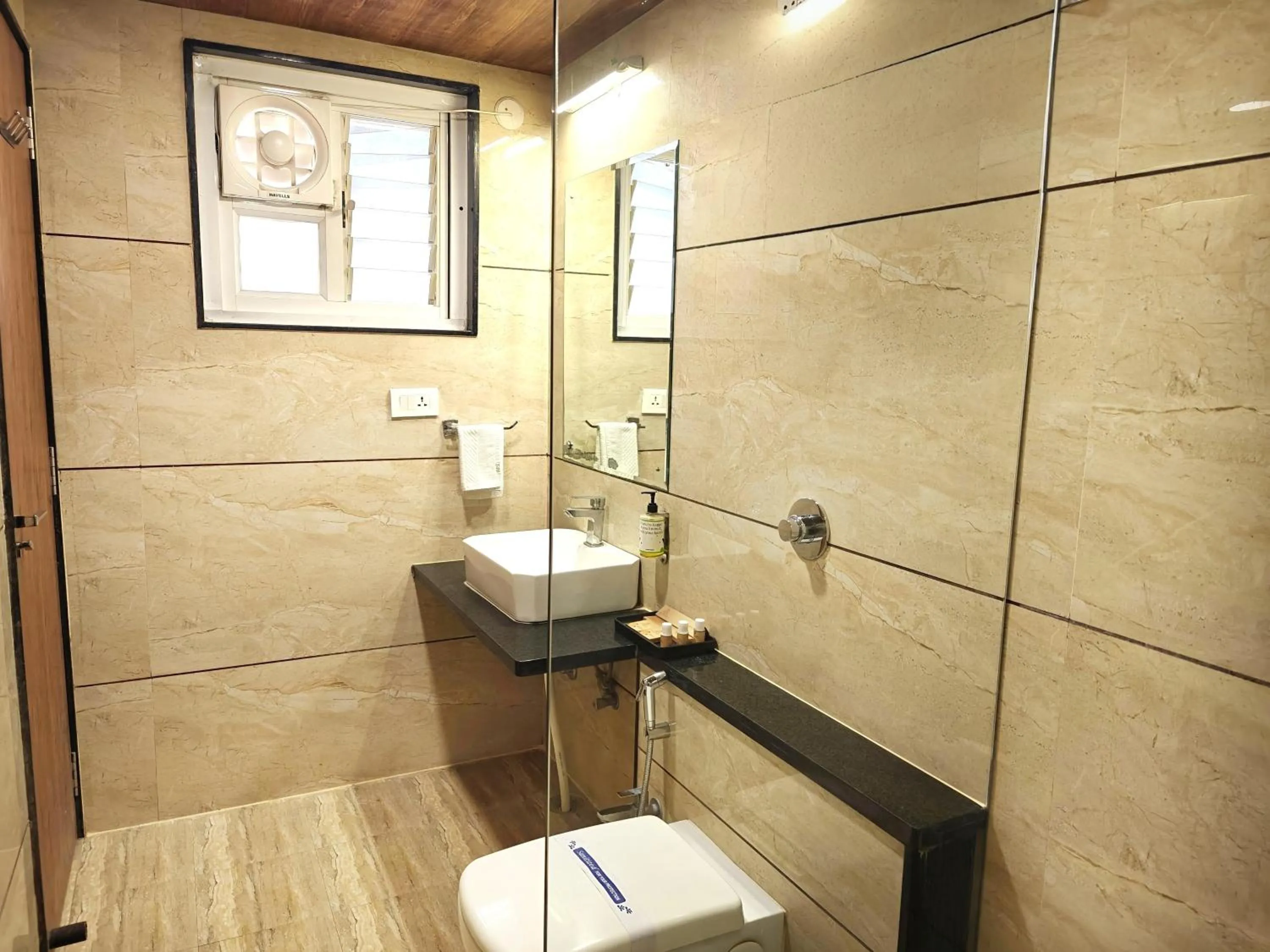 Bathroom in Opulence Inn - 500 Meters From Railway Station