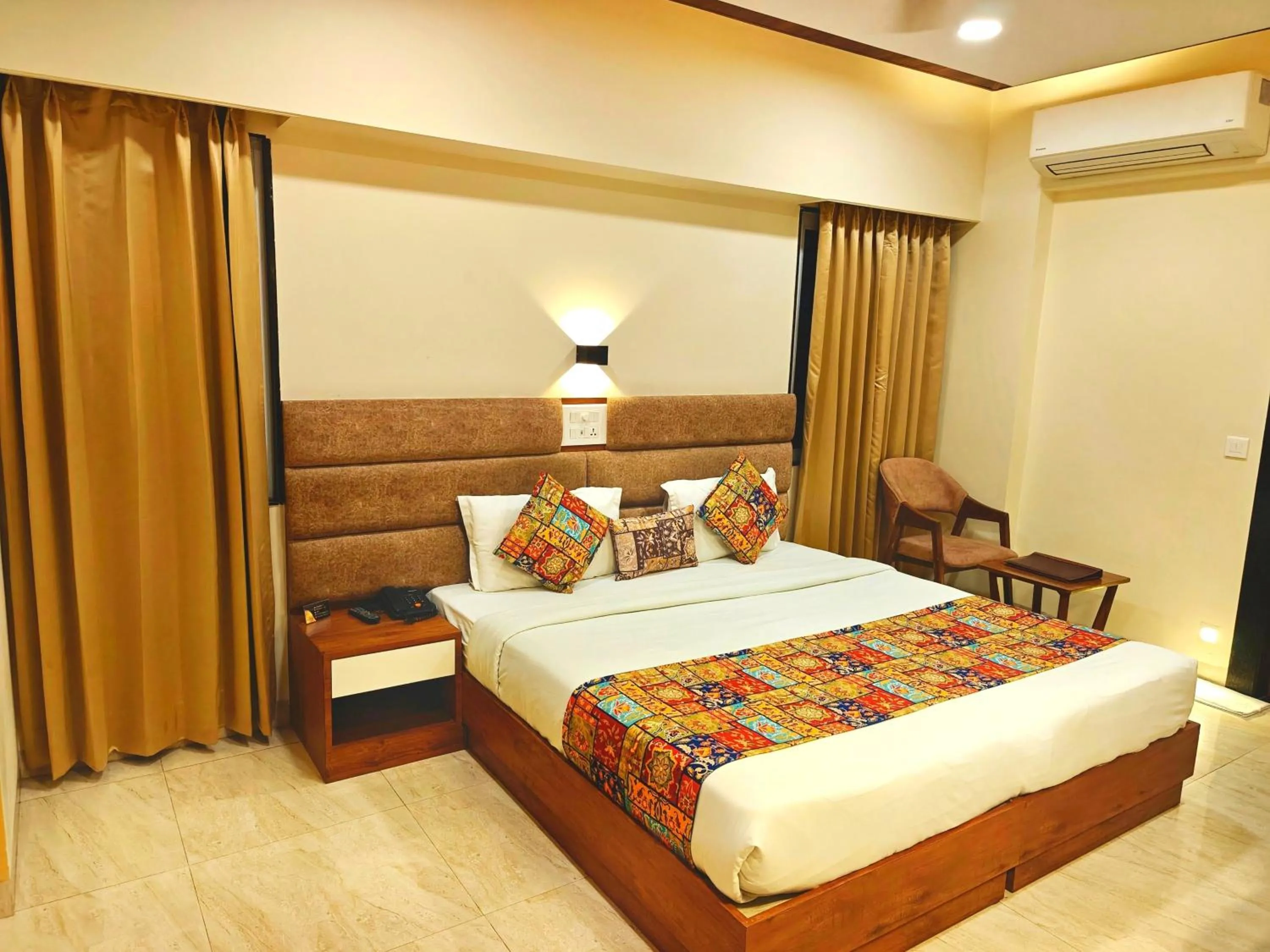 Bedroom, Bed in Opulence Inn - 500 Meters From Railway Station