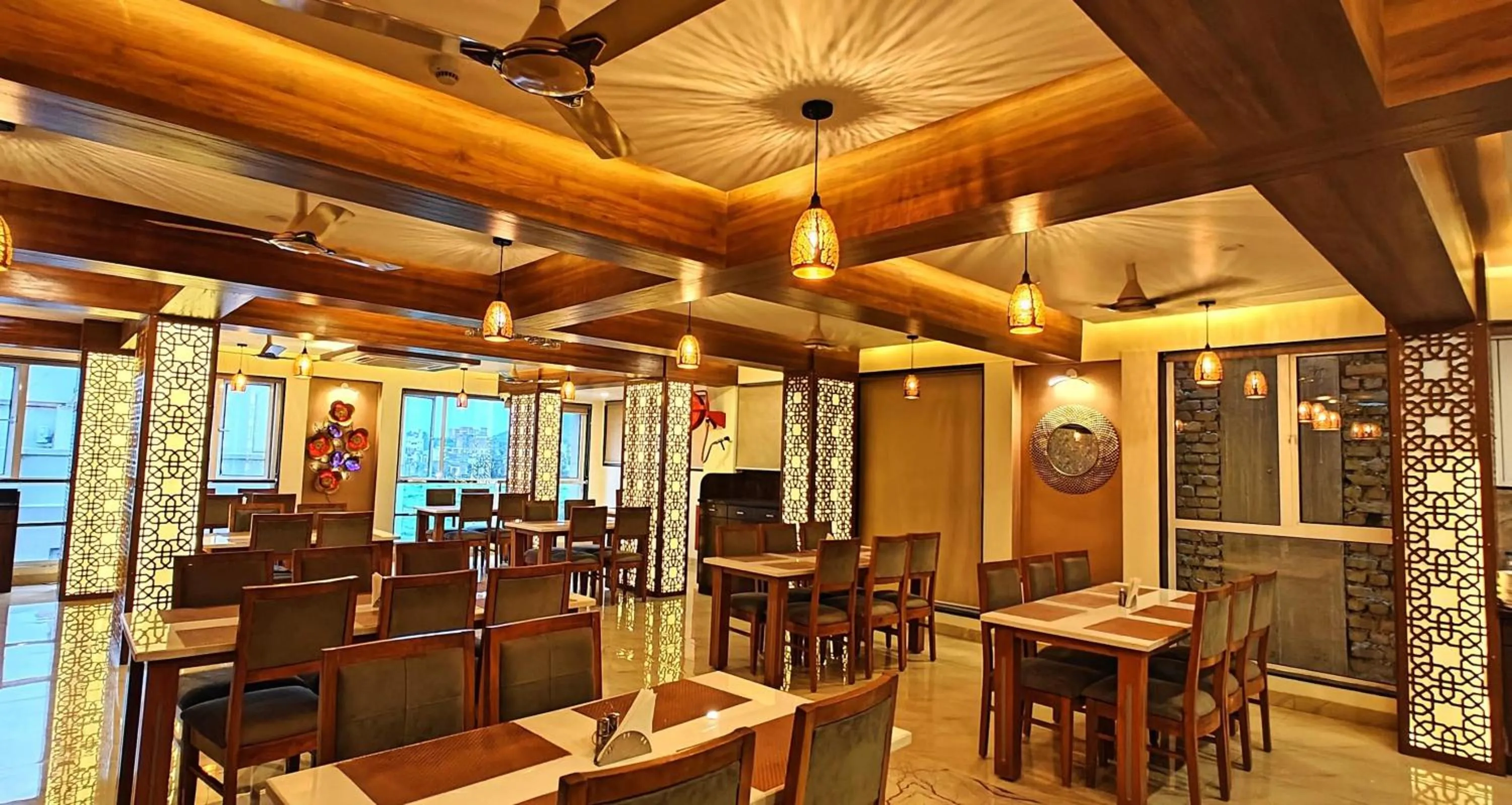 Restaurant/places to eat in Opulence Inn - 500 Meters From Railway Station
