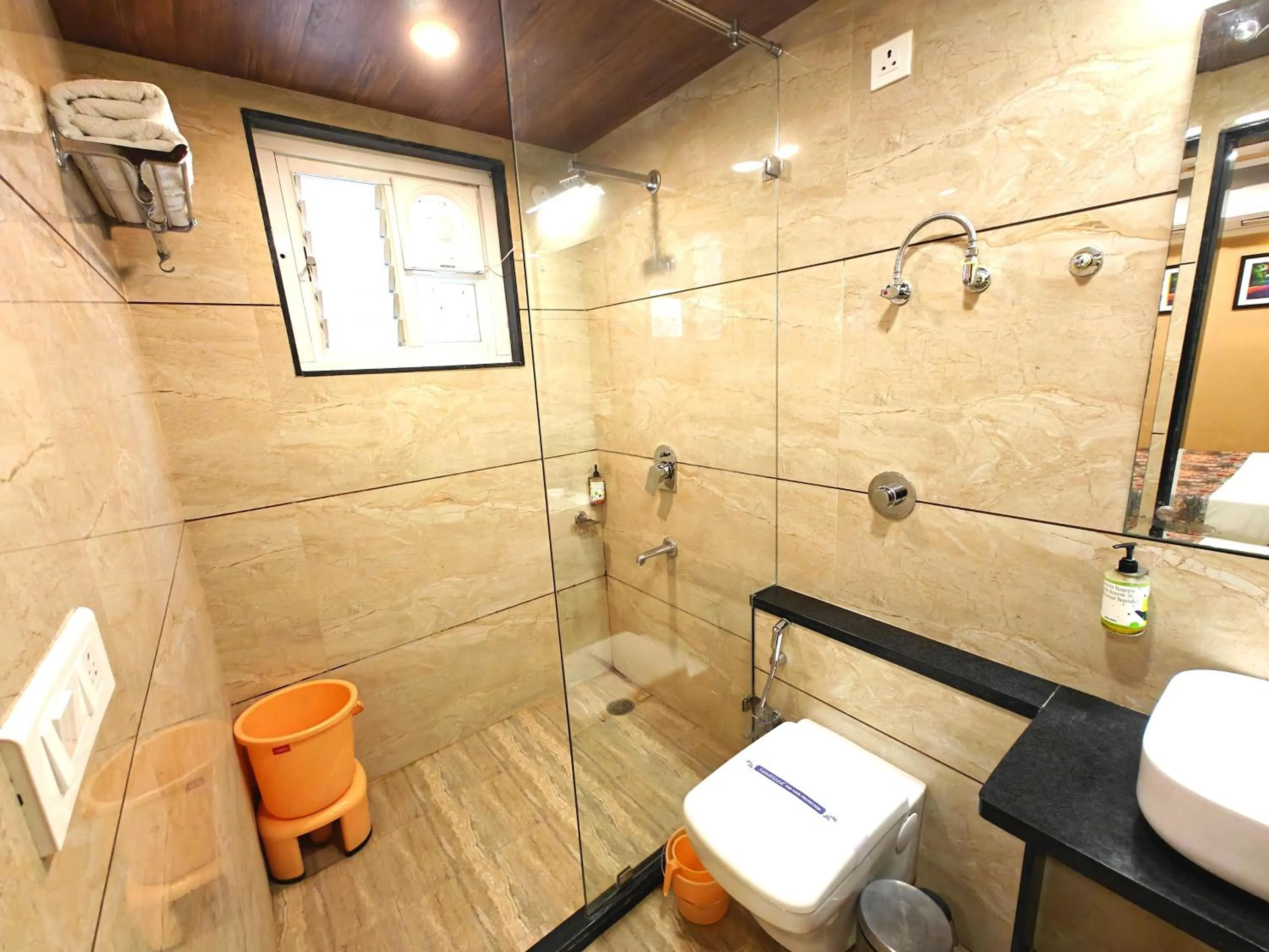 Bathroom in Opulence Inn - 500 Meters From Railway Station