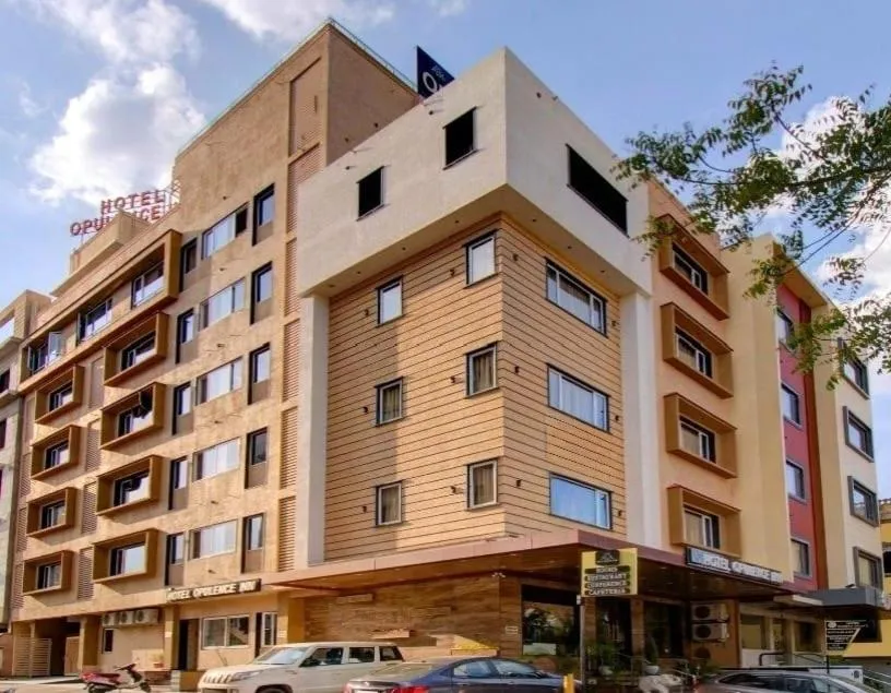 Facade/entrance in Opulence Inn - 500 Meters From Railway Station