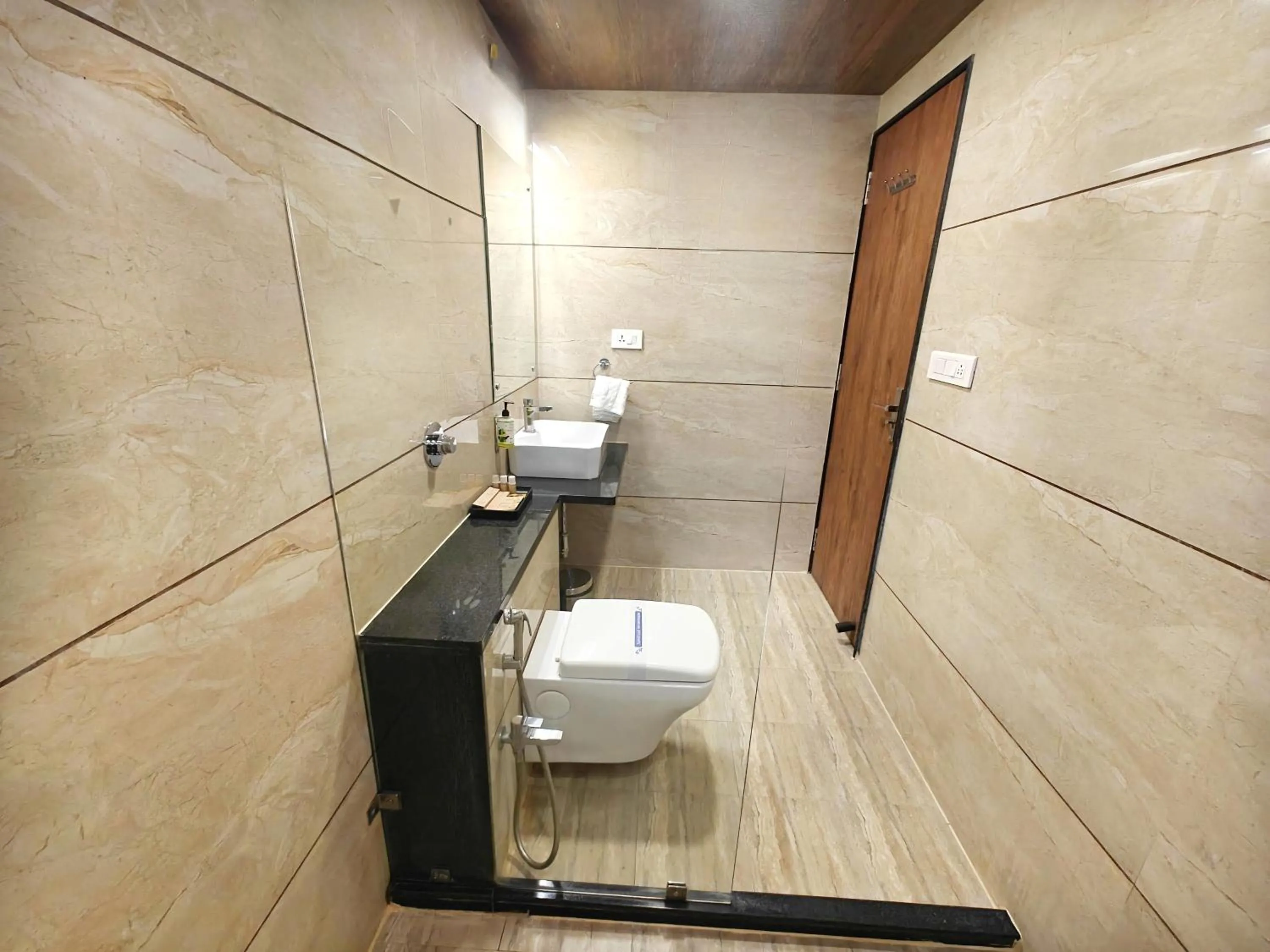 Bathroom in Opulence Inn - 500 Meters From Railway Station