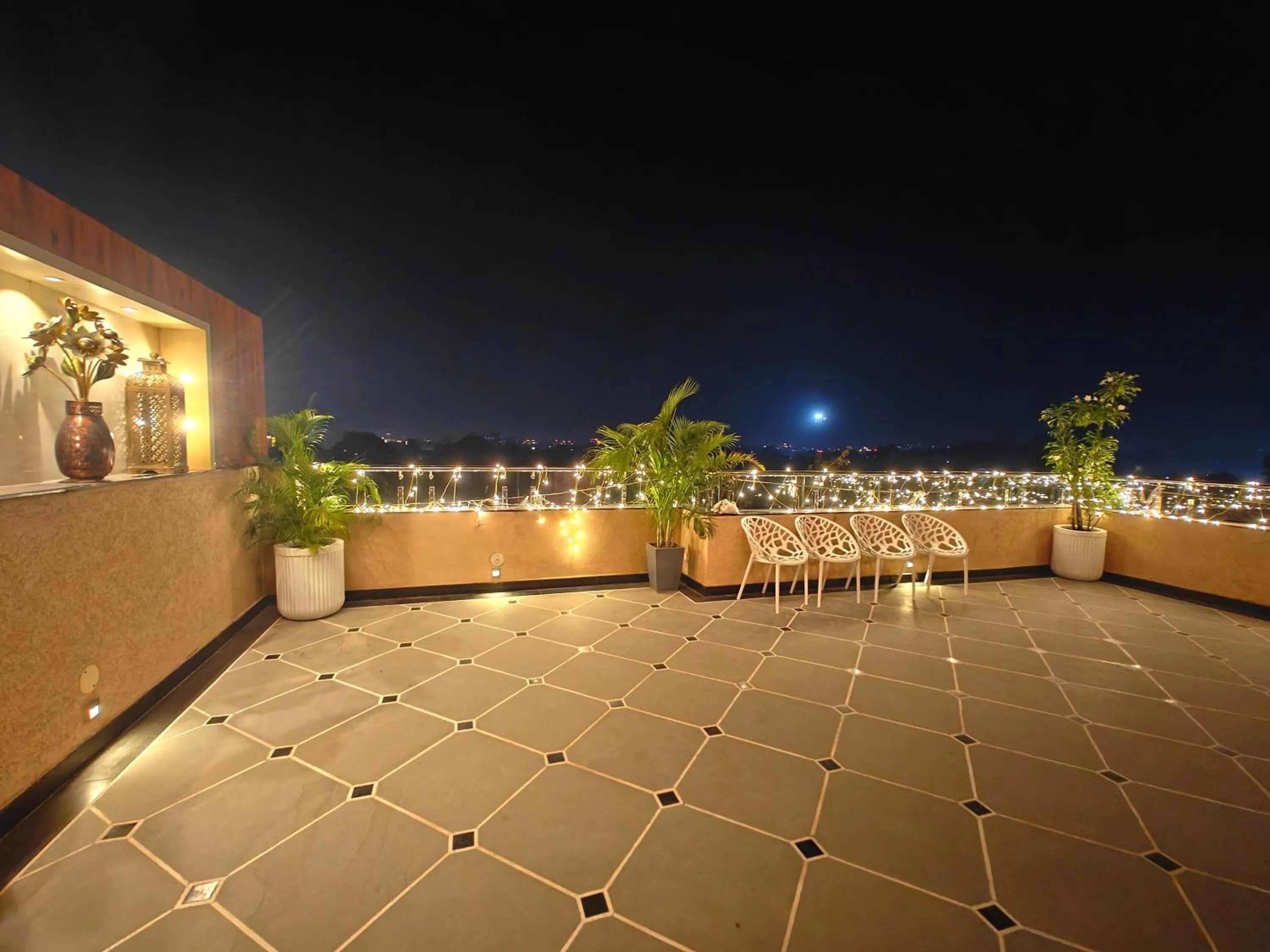 Property building in Opulence Inn - 500 Meters From Railway Station