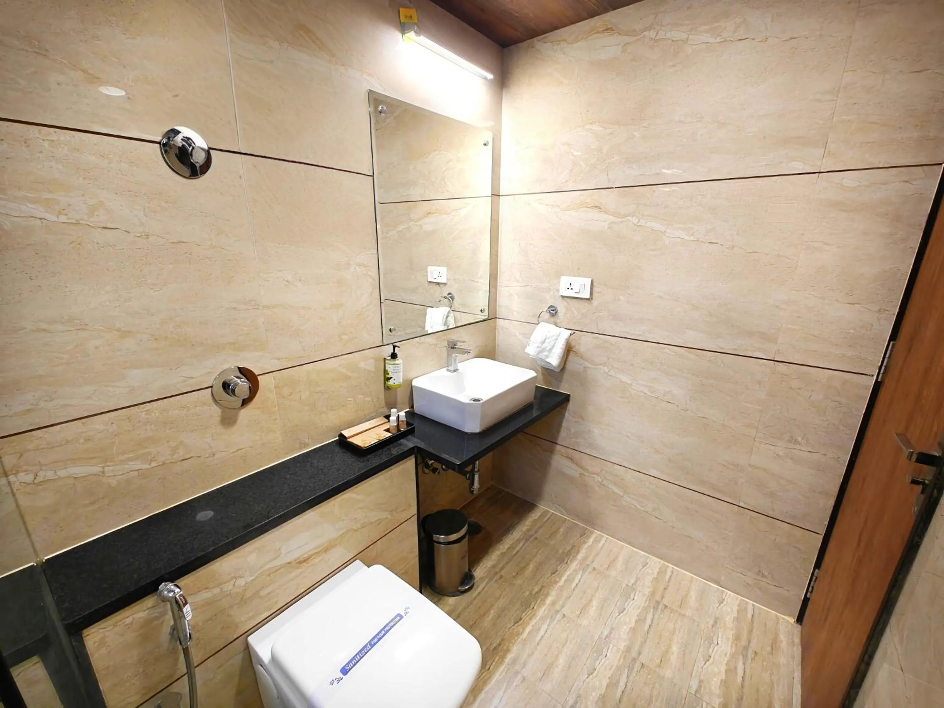 Bathroom in Opulence Inn - 500 Meters From Railway Station