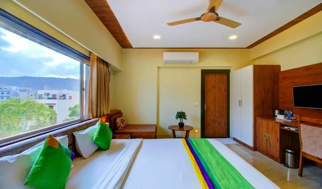 Bedroom, Bed in Opulence Inn - 500 Meters From Railway Station