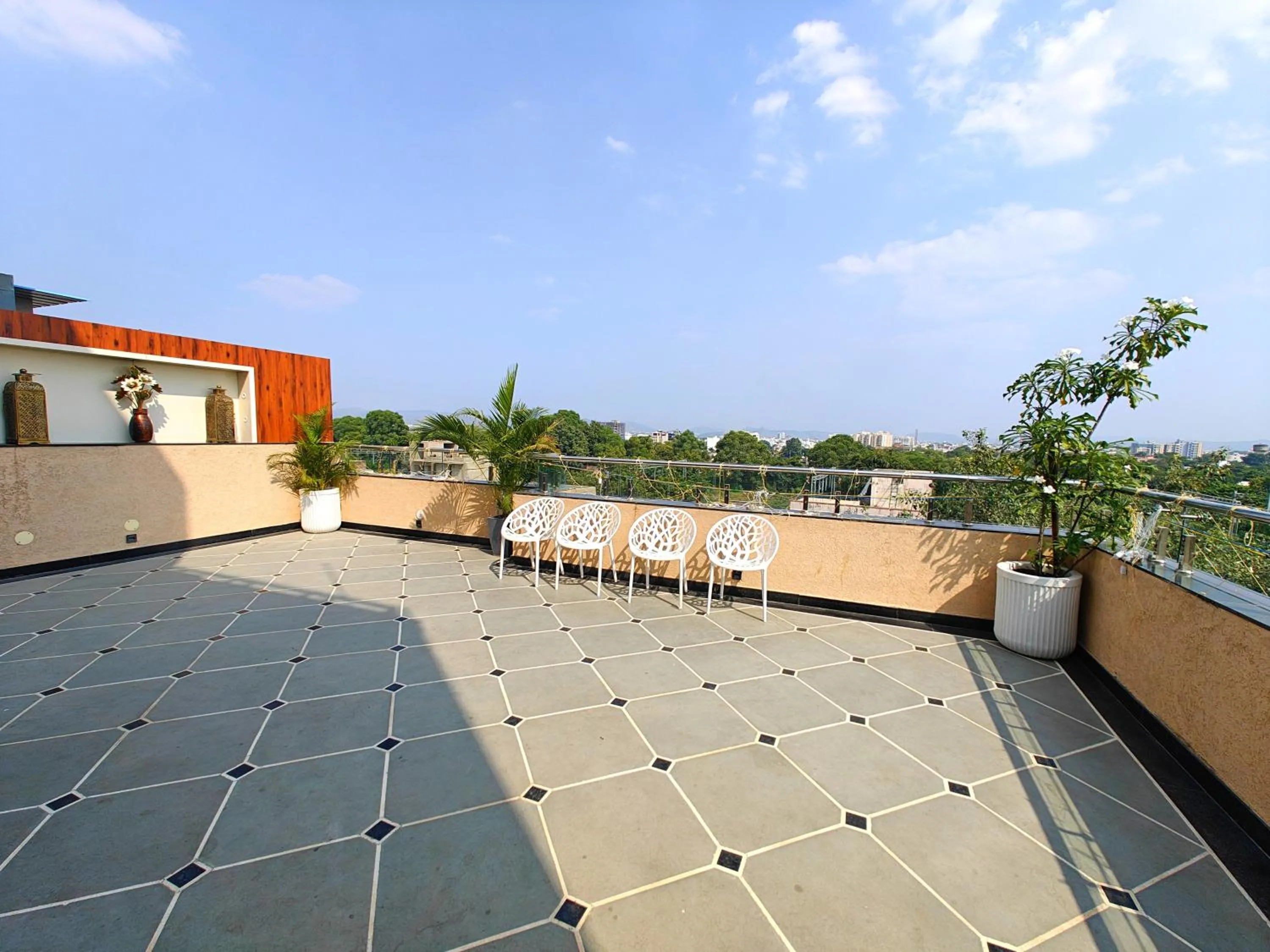 Balcony/Terrace in Opulence Inn - 500 Meters From Railway Station