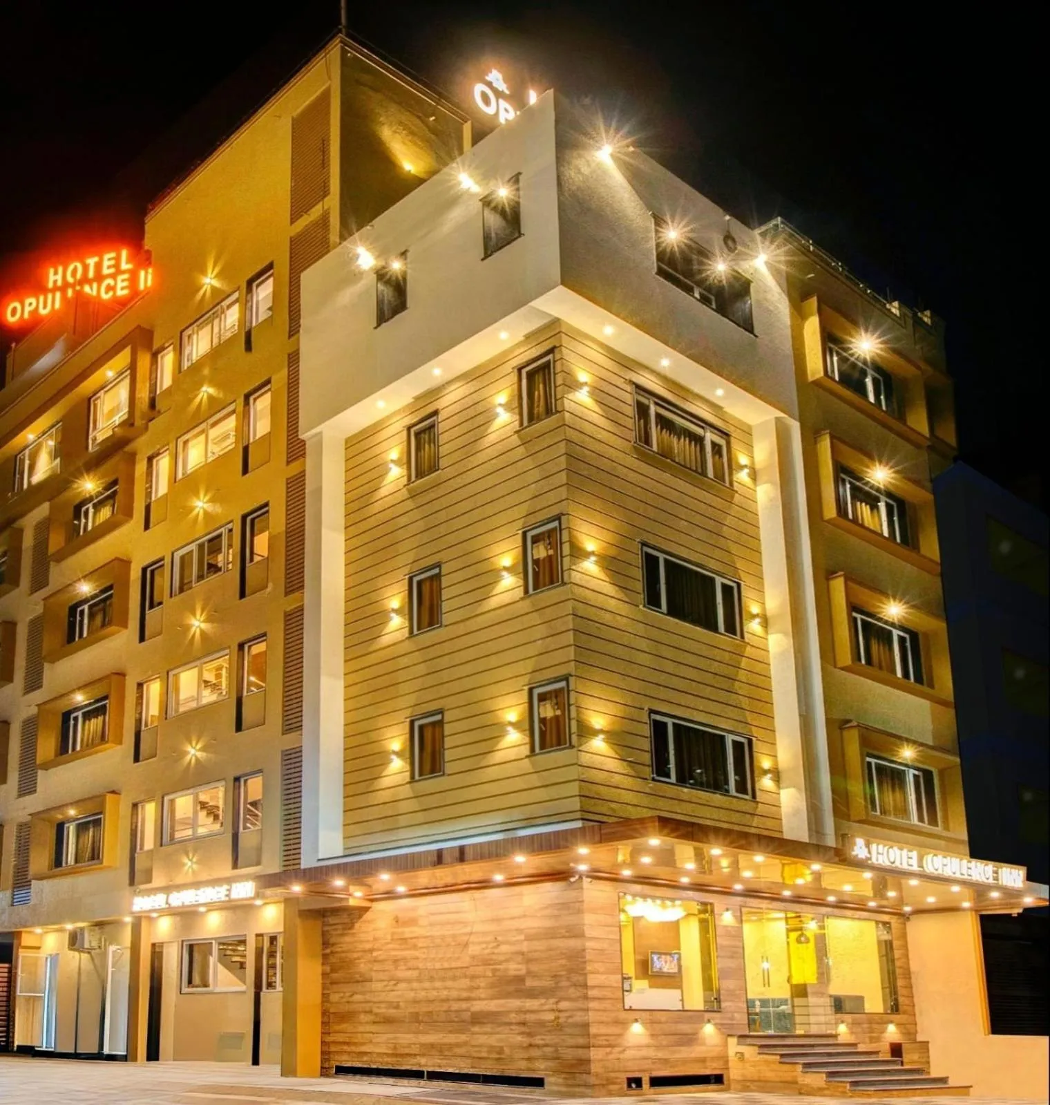 Facade/entrance in Opulence Inn - 500 Meters From Railway Station