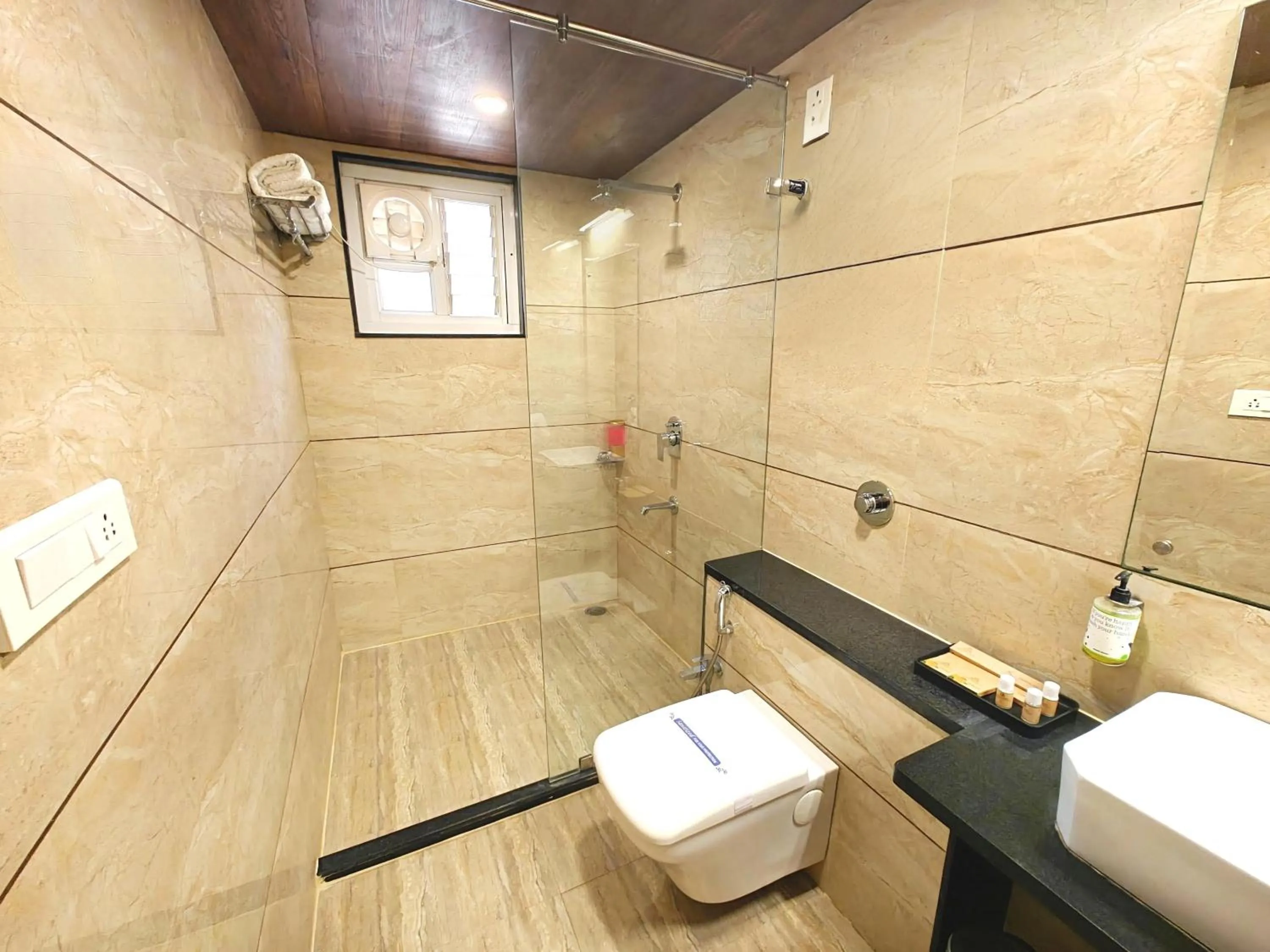 Bathroom in Opulence Inn - 500 Meters From Railway Station