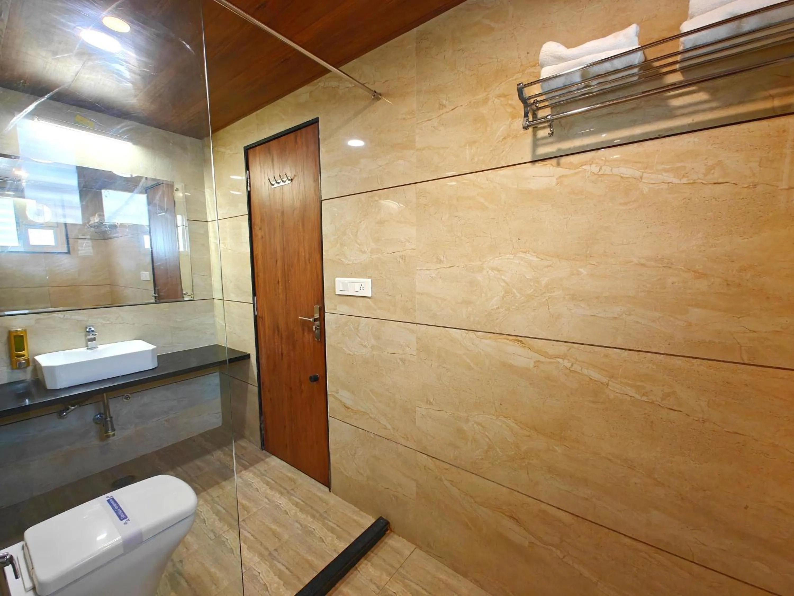 Bathroom in Opulence Inn - 500 Meters From Railway Station