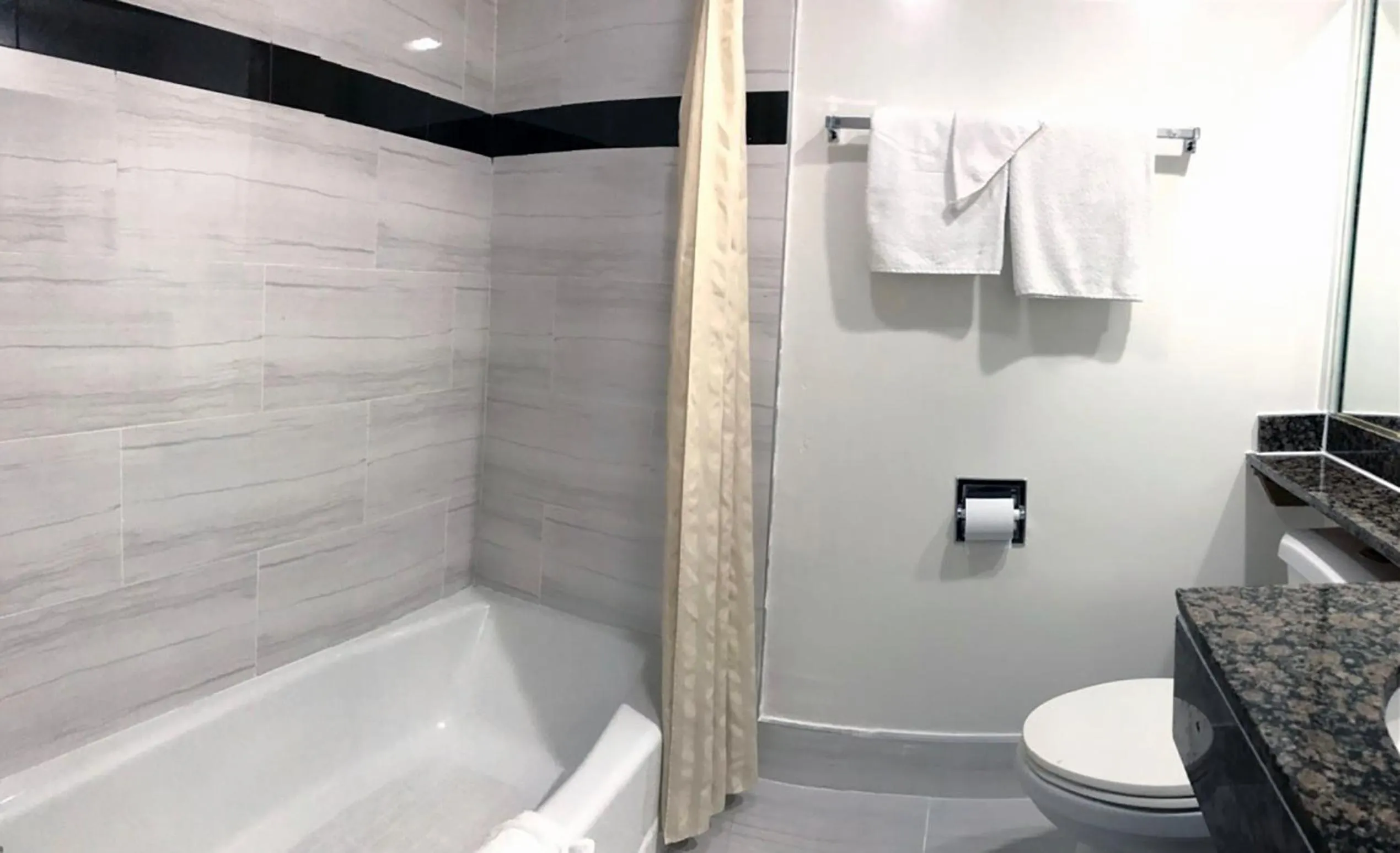 Bathroom in Starlight Inn Canoga Park