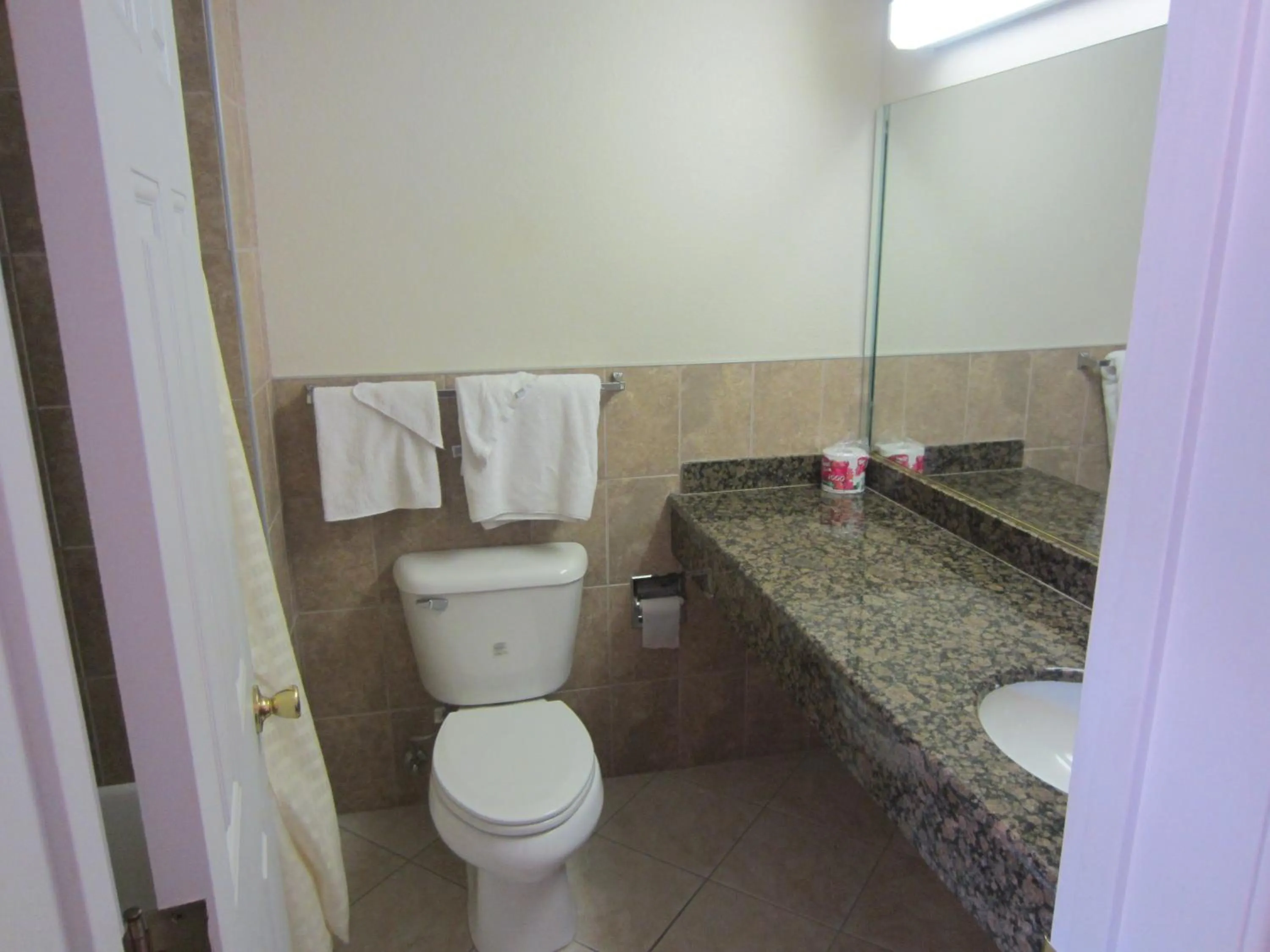 Bathroom in Starlight Inn Canoga Park