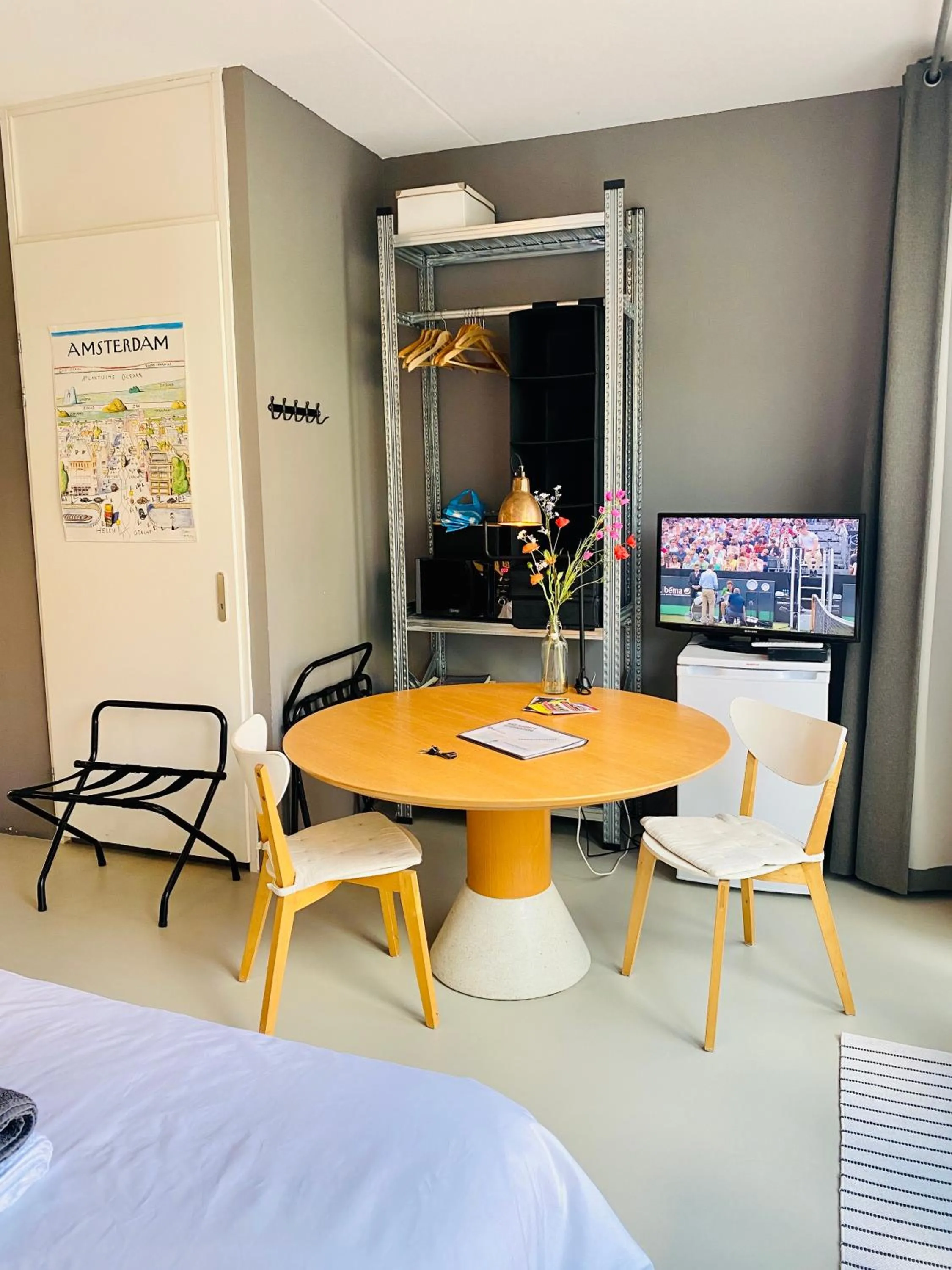 Private studio, patio garden and free car parking