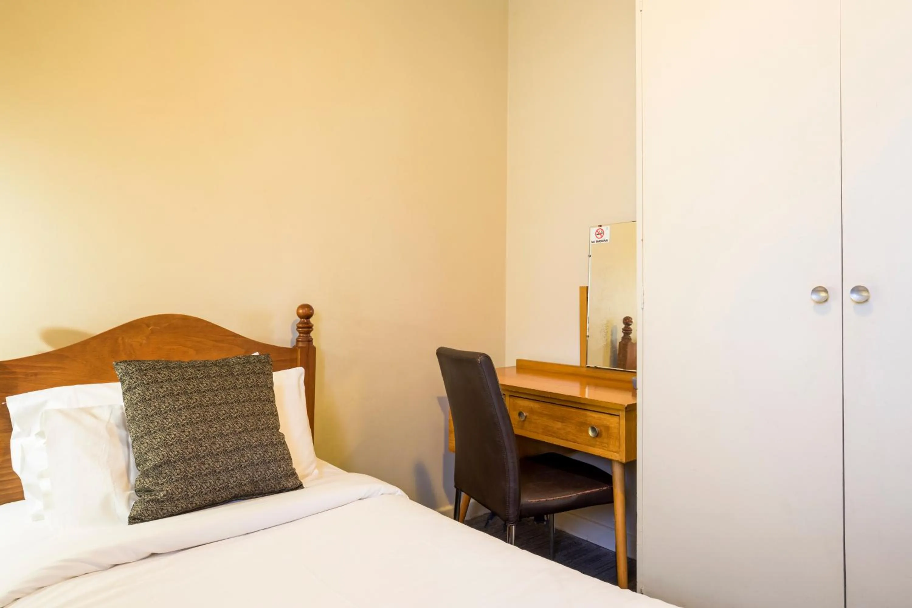 Bedroom, Bed in Esplanade Hotel Adelaide