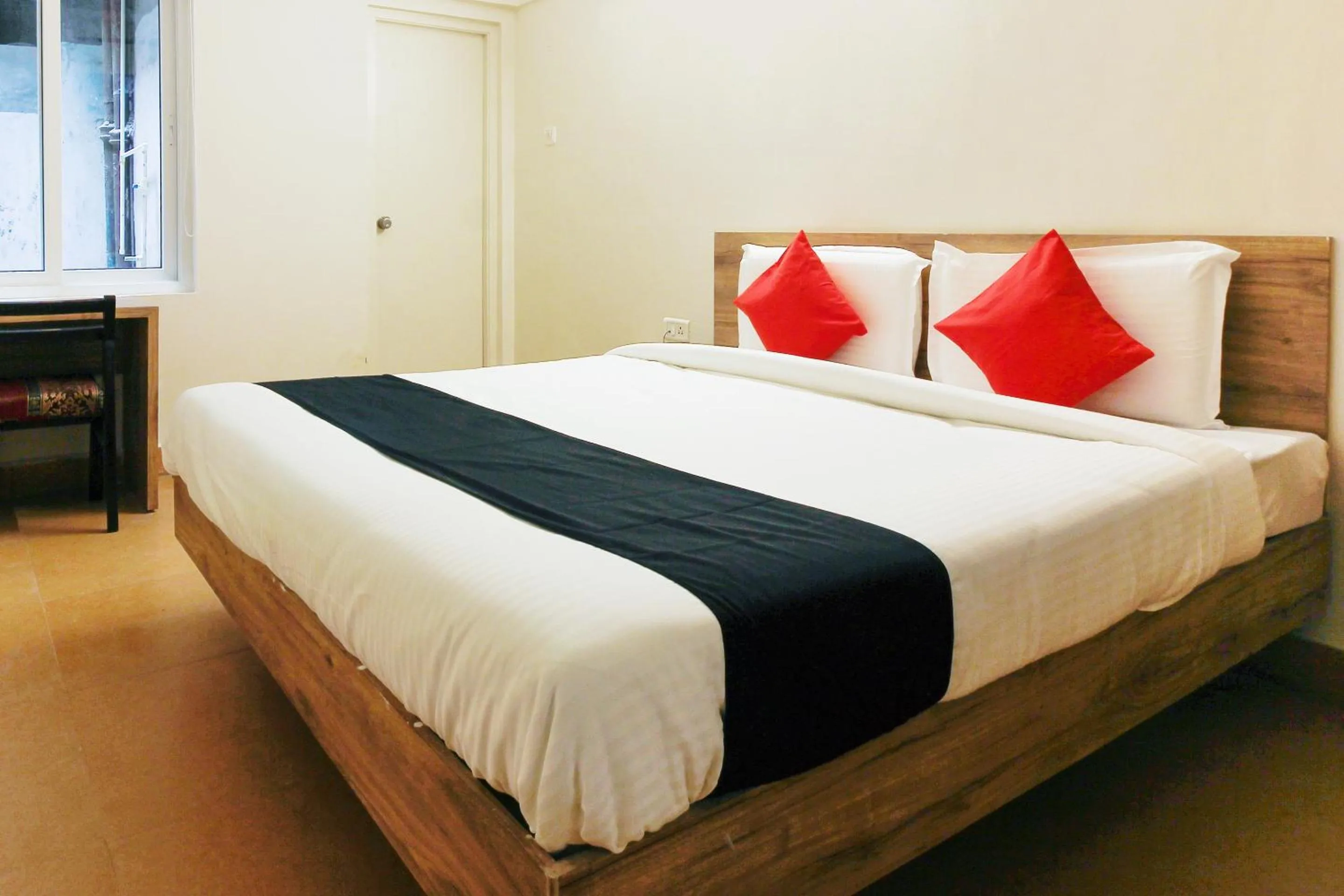 Bedroom, Bed in Super Capital O Sri Suprabhat Grand Near Kachiguda Railway Station