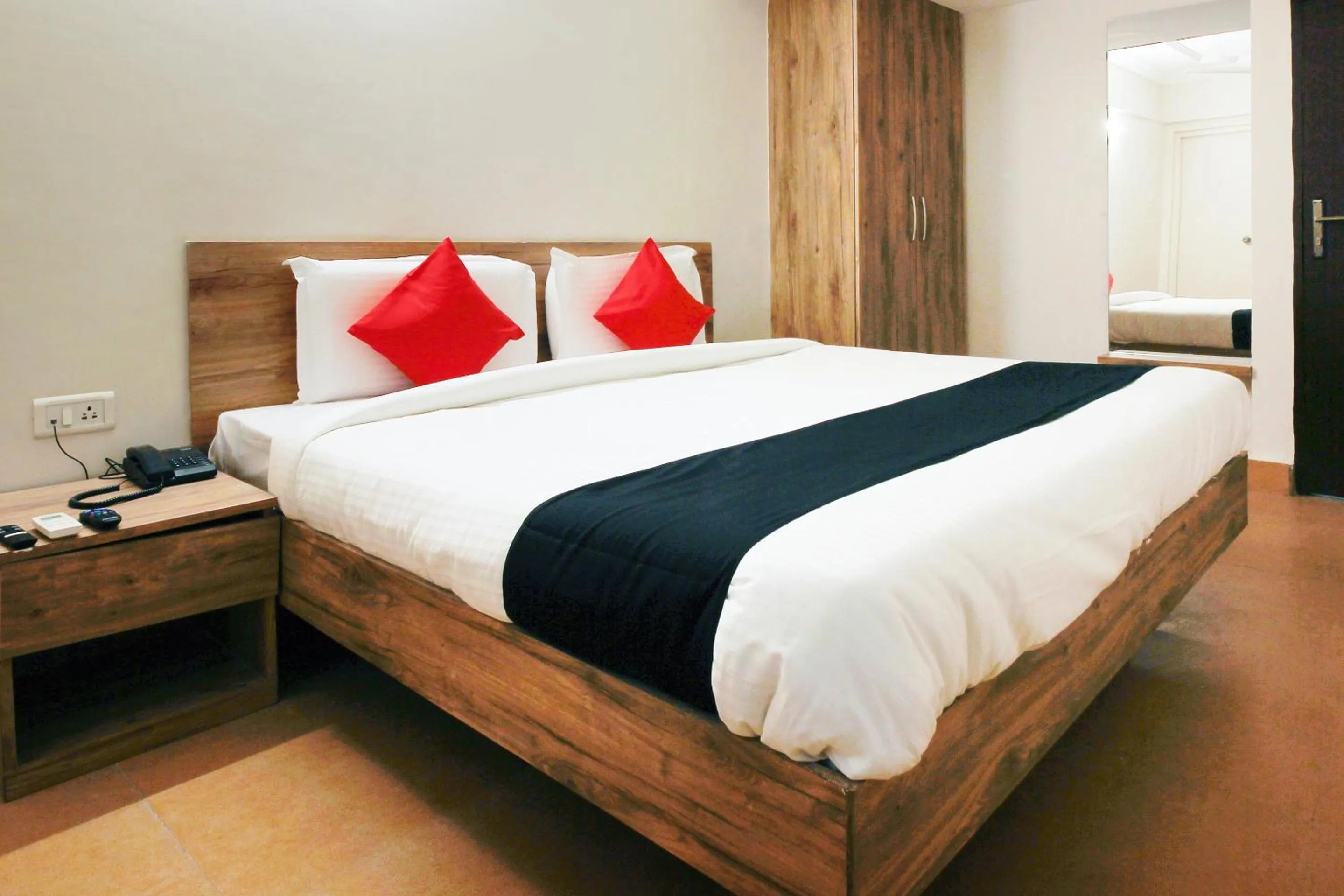 Bedroom, Bed in Super Capital O Sri Suprabhat Grand Near Kachiguda Railway Station