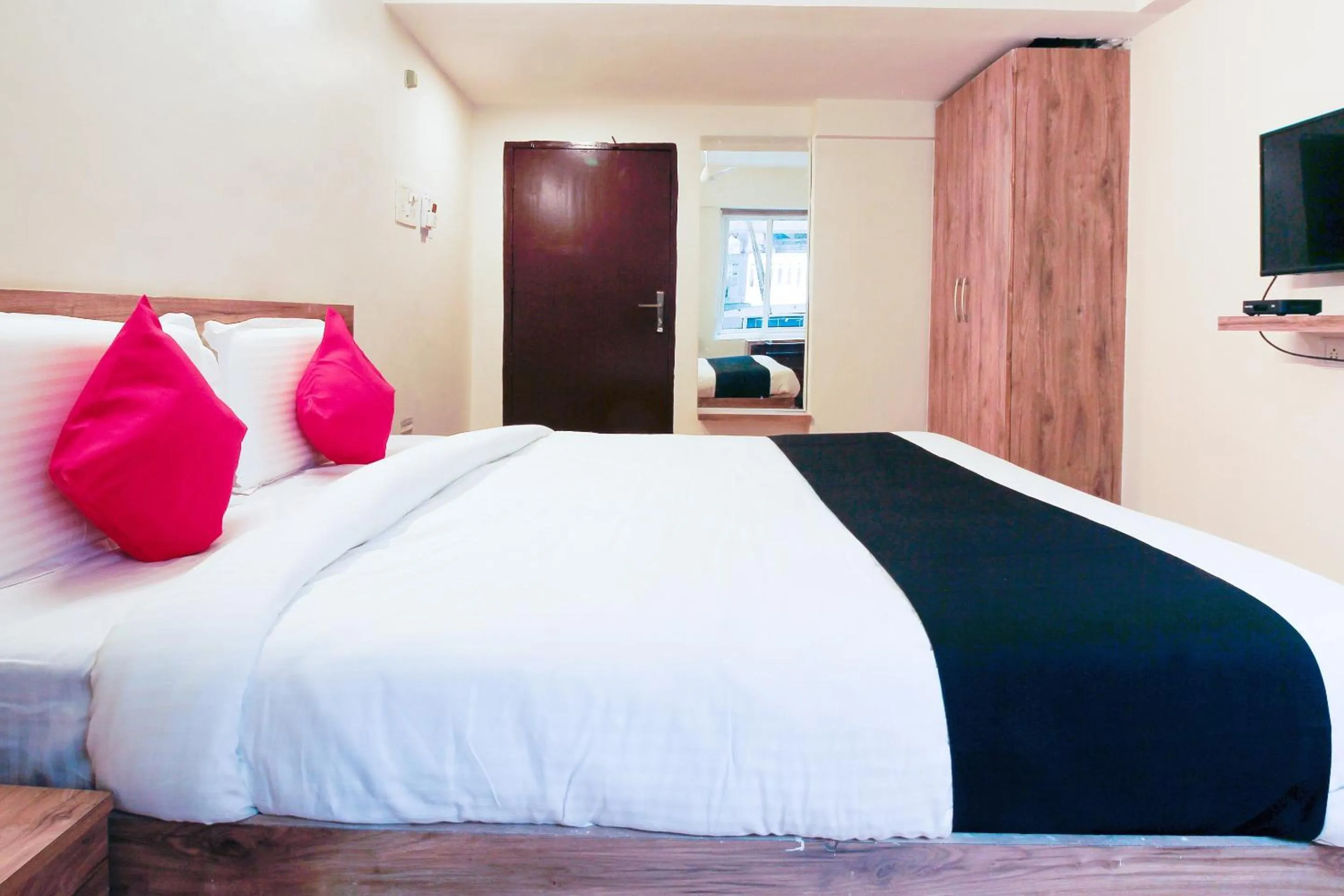 Bedroom, Bed in Super Capital O Sri Suprabhat Grand Near Kachiguda Railway Station