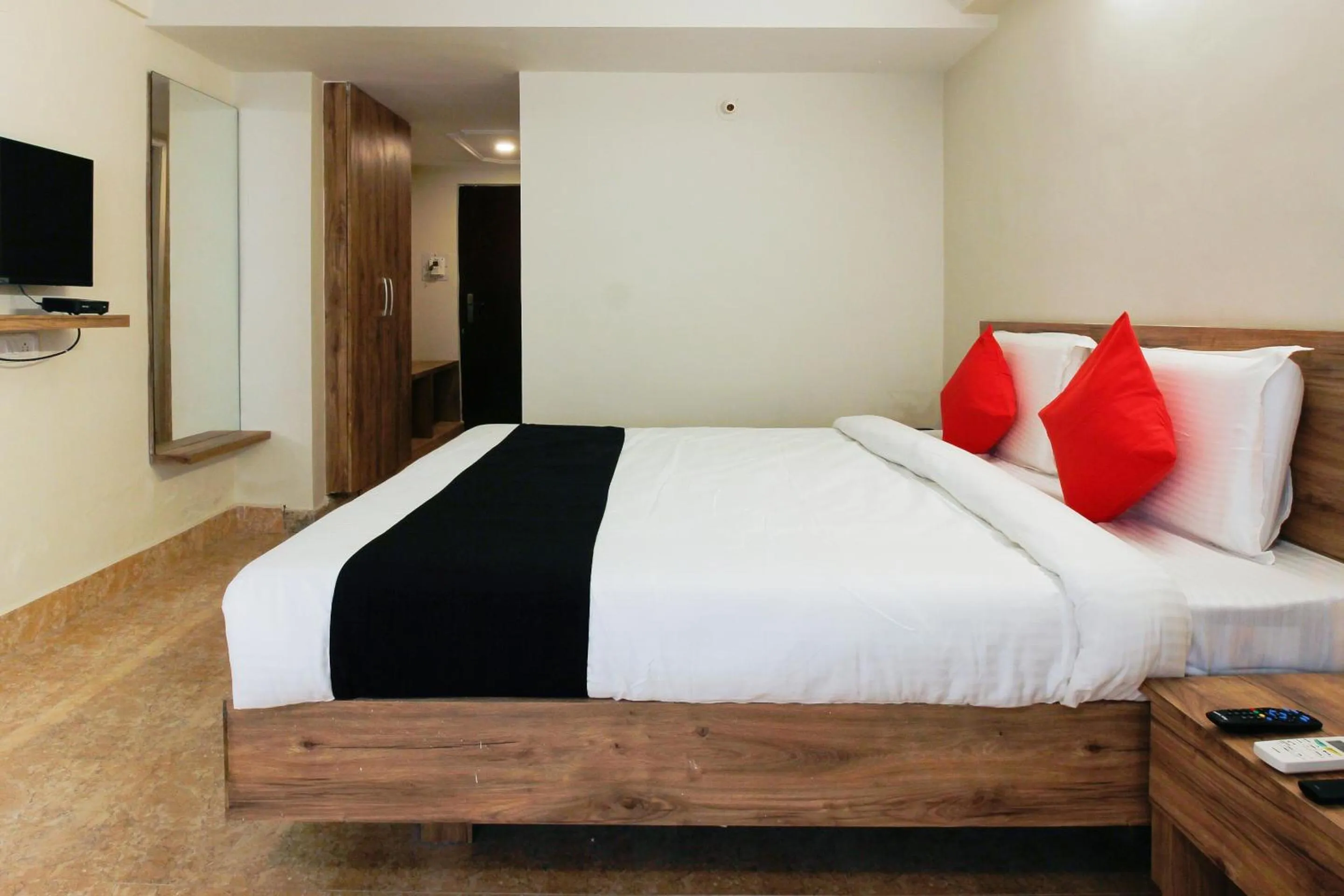 Bedroom, Bed in Super Capital O Sri Suprabhat Grand Near Kachiguda Railway Station