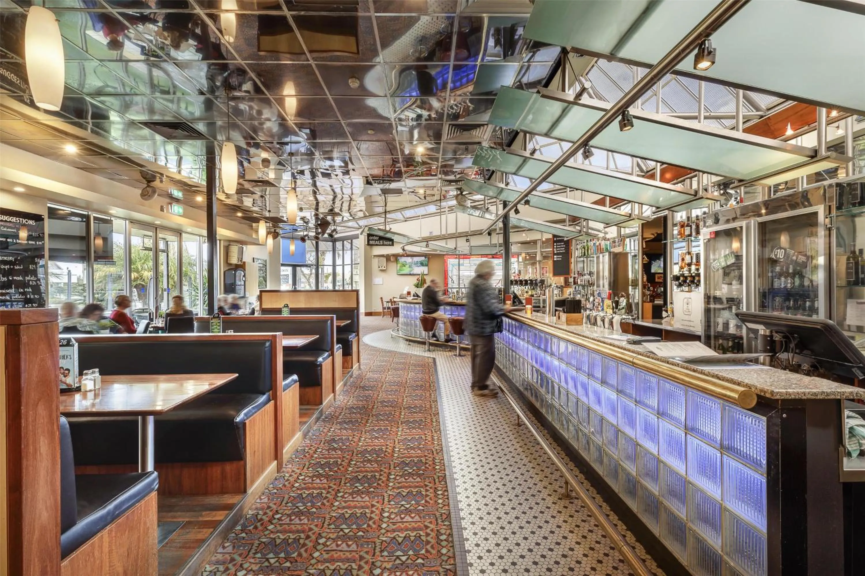 Food and drinks in Nightcap at Findon Hotel