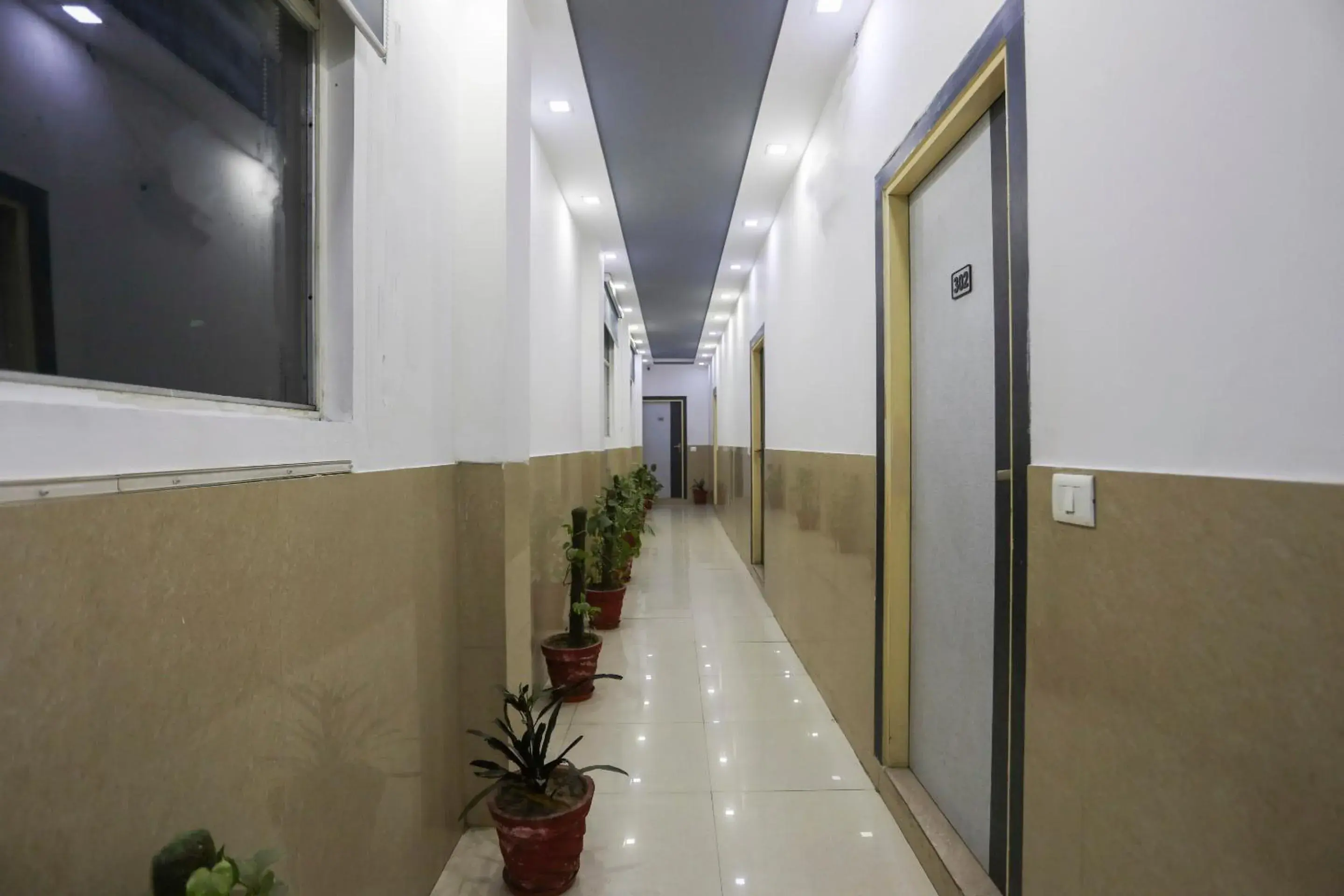 Lobby or reception in OYO Cladis Near Mall Of India