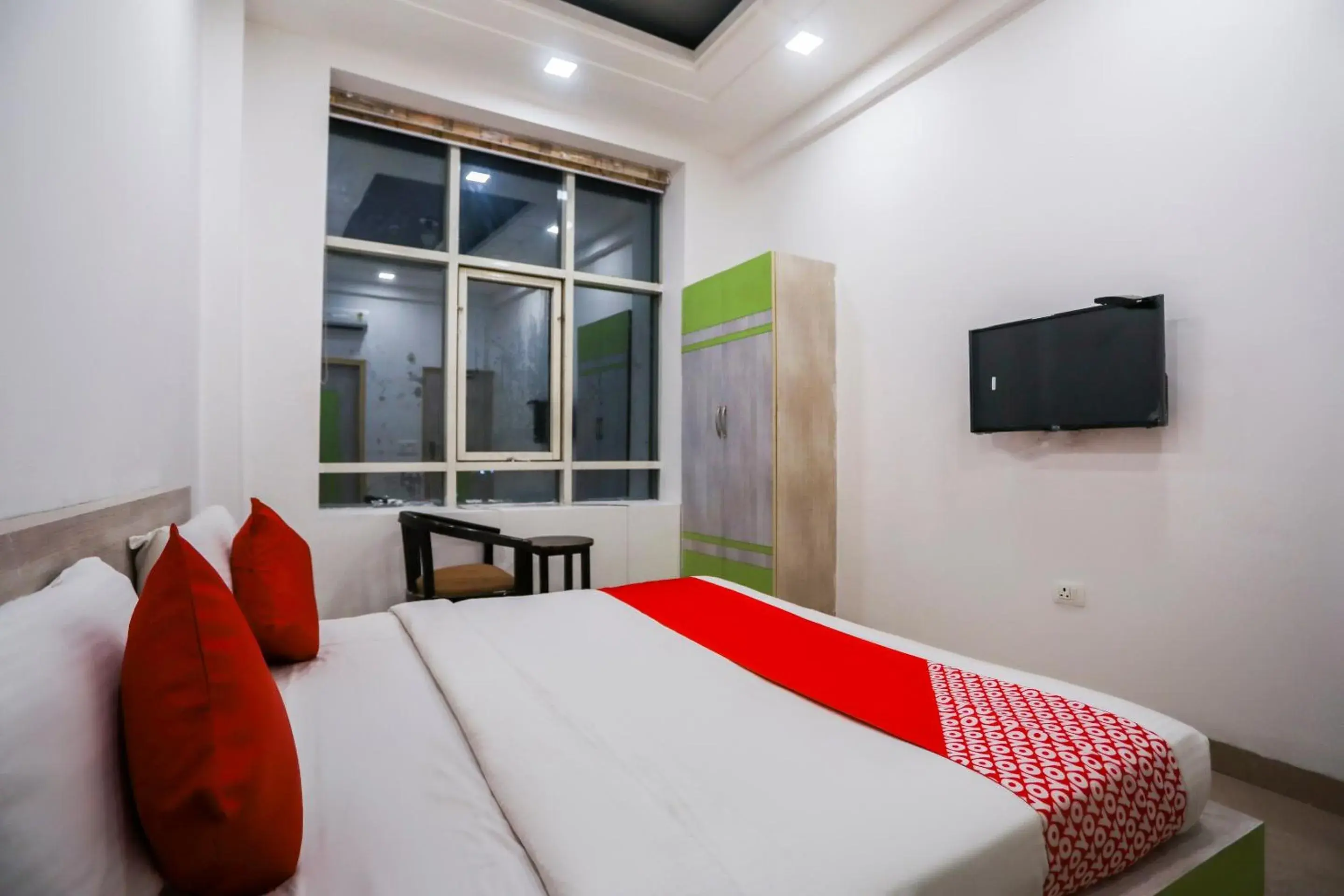 Bedroom, Bed in OYO Cladis Near Mall Of India