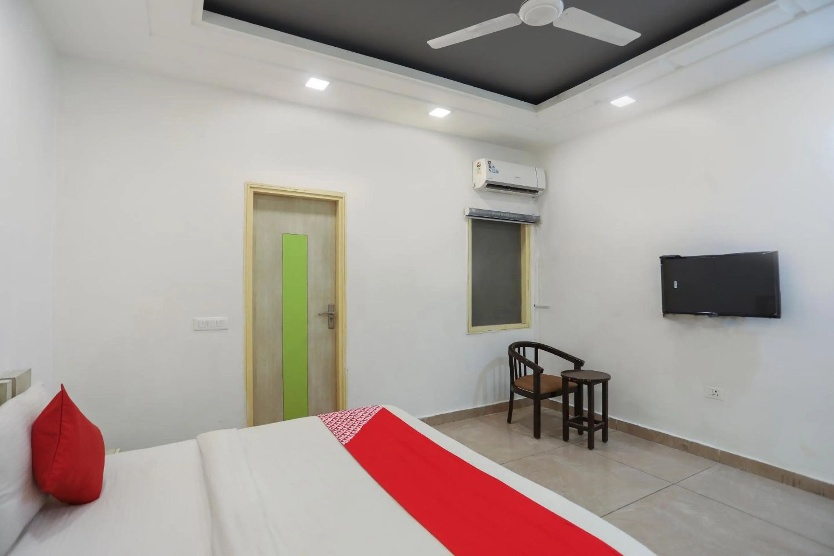 Bedroom in OYO Cladis Near Mall Of India