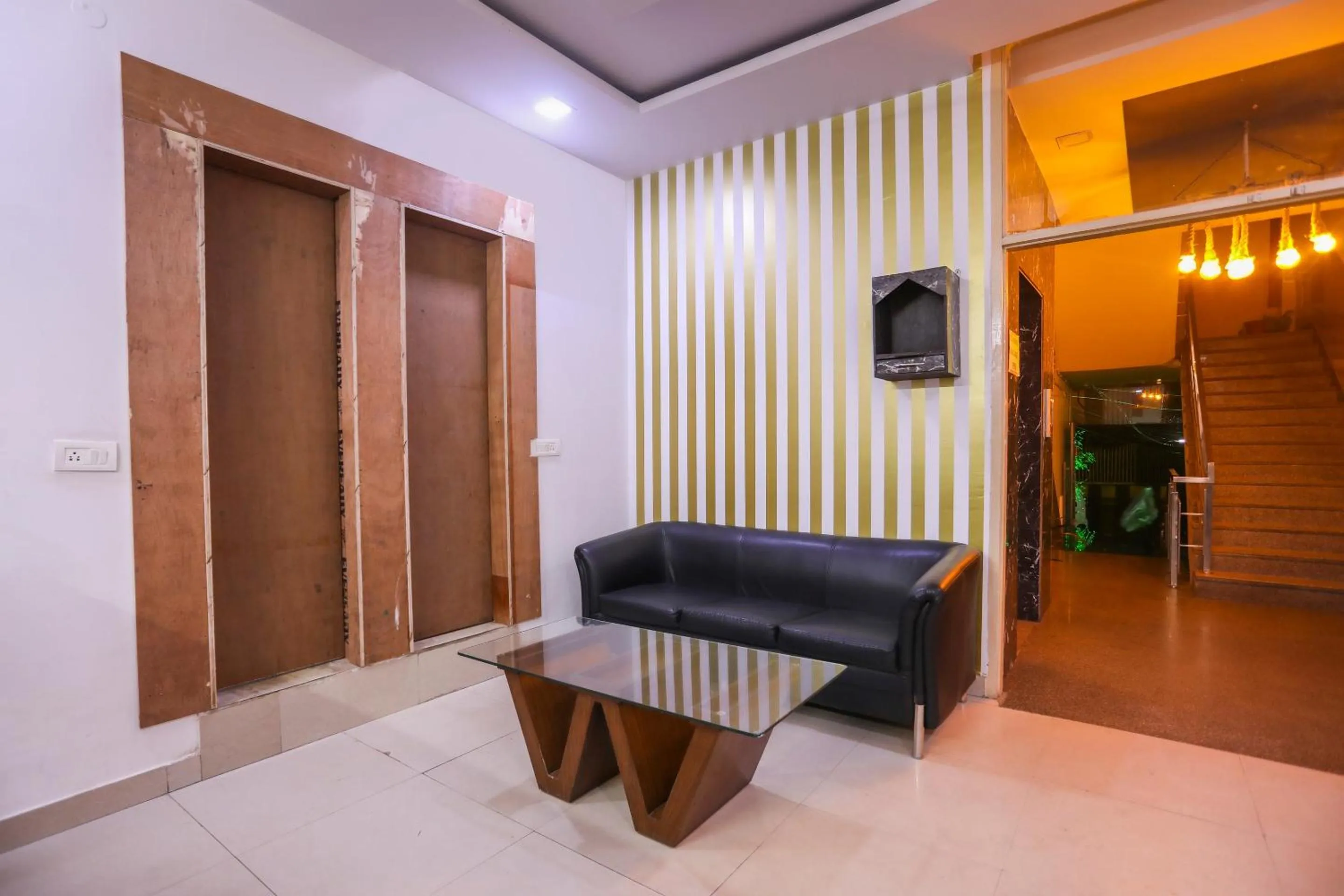 Lobby or reception in OYO Cladis Near Mall Of India