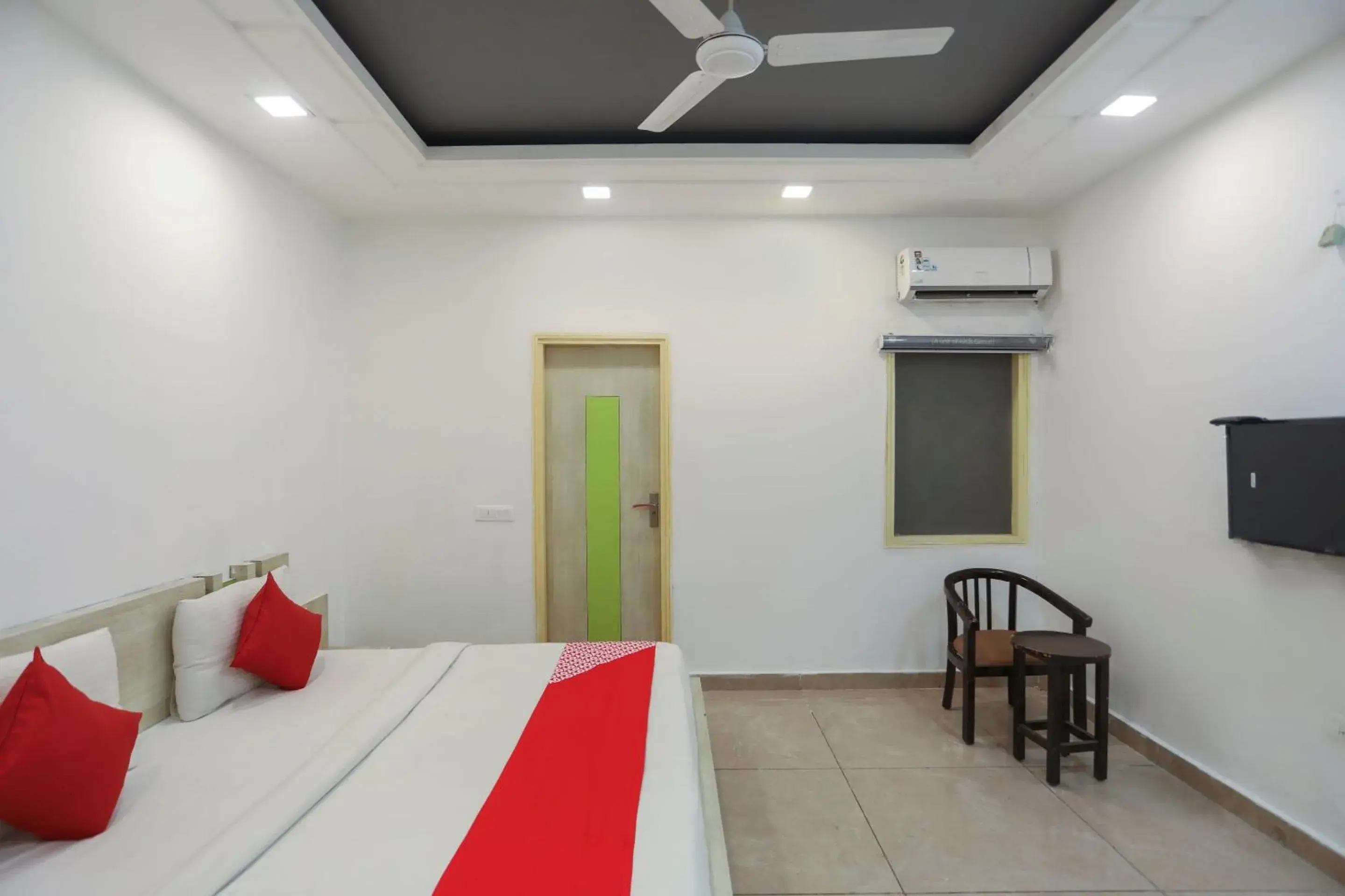 Bedroom, Bed in OYO Cladis Near Mall Of India