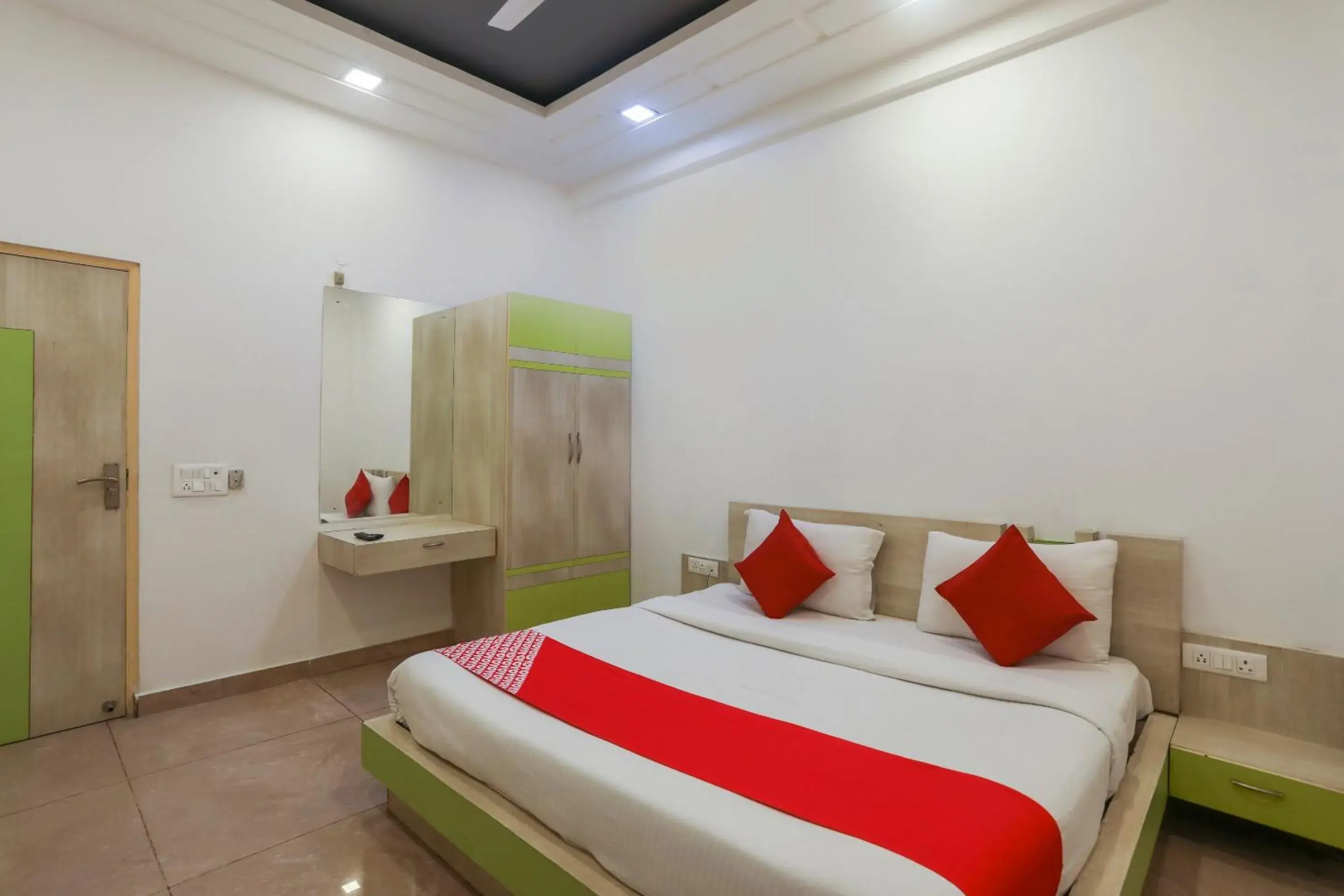 Bedroom, Bed in OYO Cladis Near Mall Of India