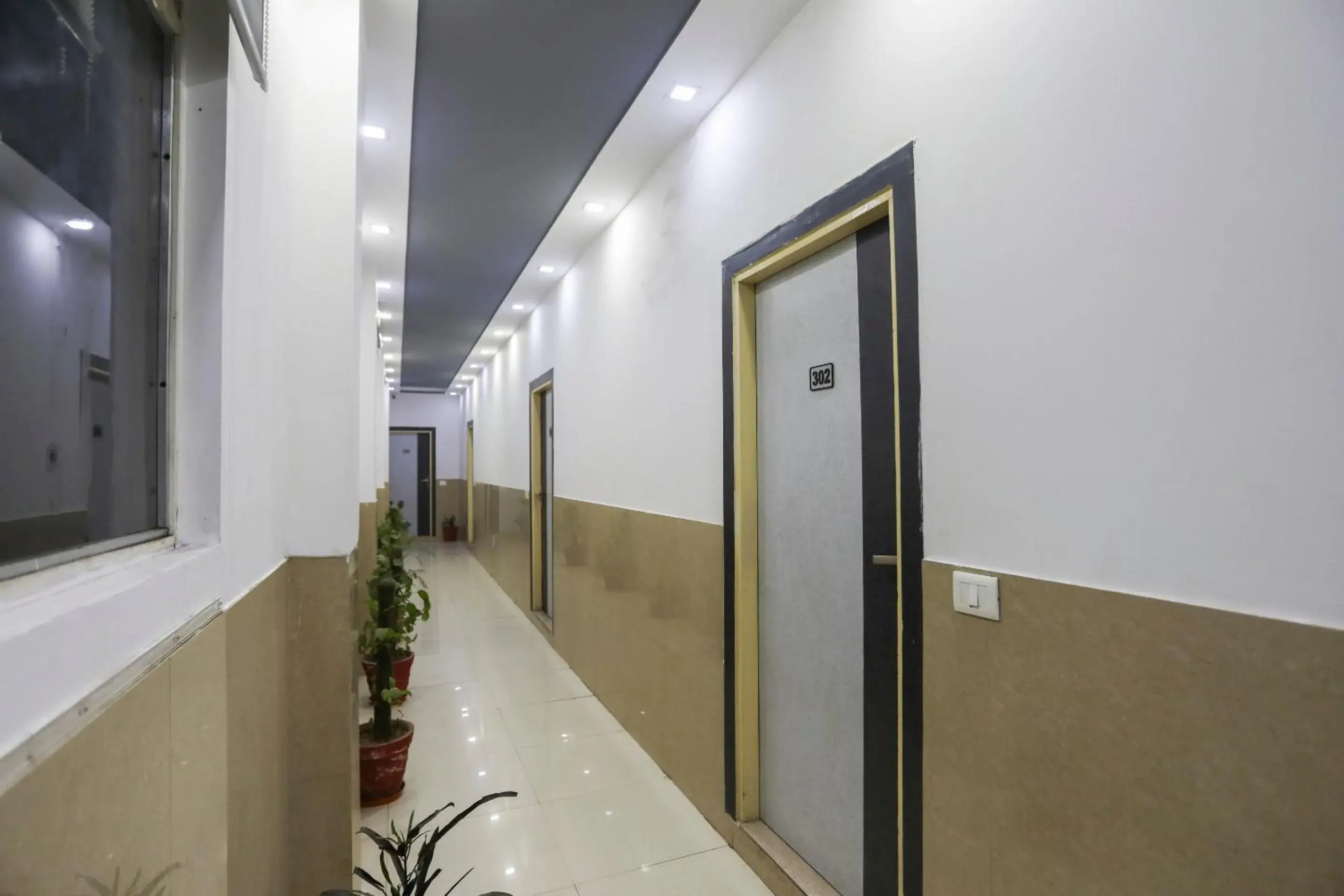 Lobby or reception in OYO Cladis Near Mall Of India